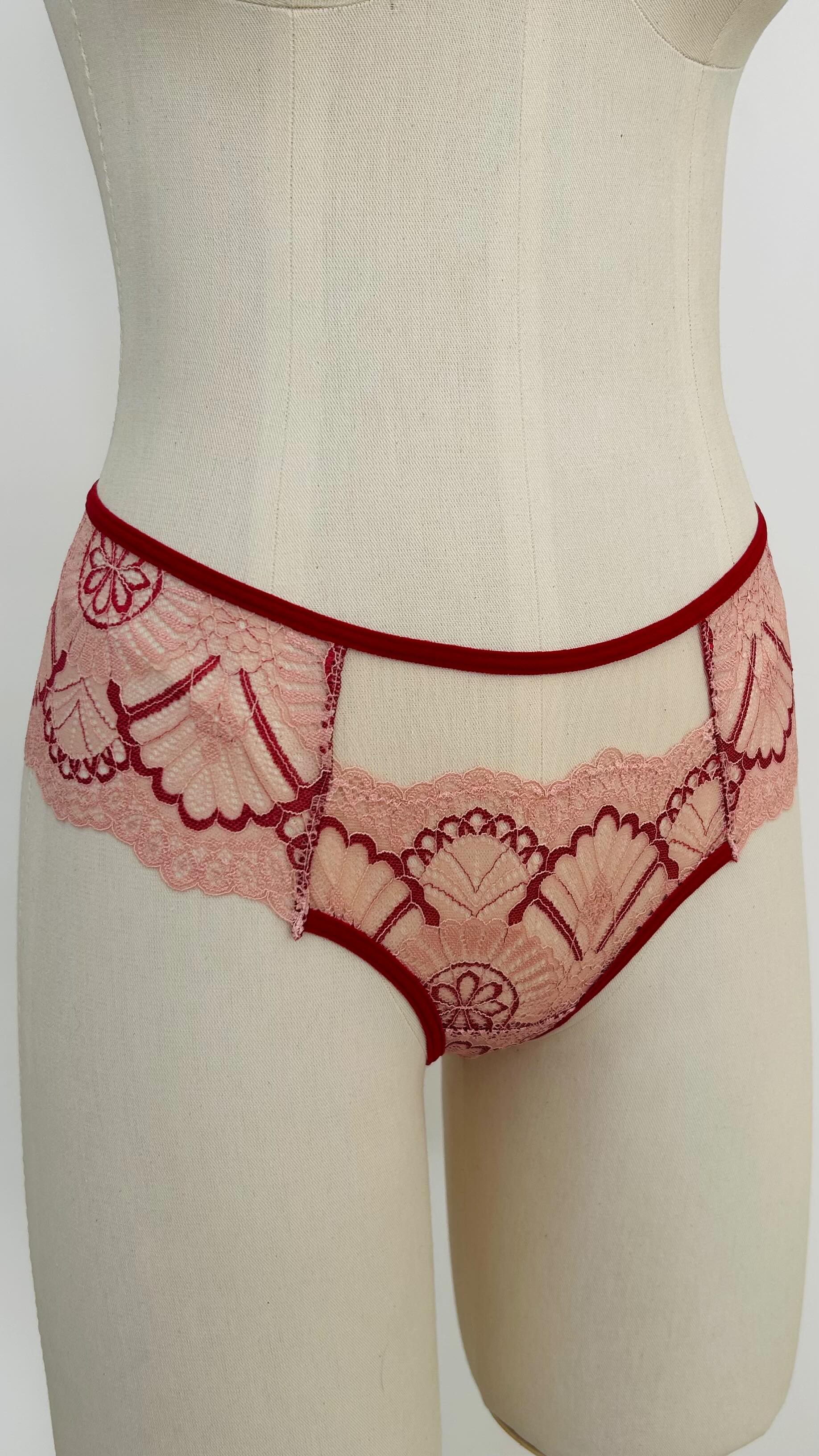 Sharing a little behind-the-scenes because I love seeing a make come together ✂️🧵🪡
These are the Gaia Panties, my new sewing pattern.
If you’d like to make your own, the pattern is ✨free✨
Want the link? Leave a comment and I’ll DM it to you.
#sewingproject #freesewingpattern #imakemyownclothes