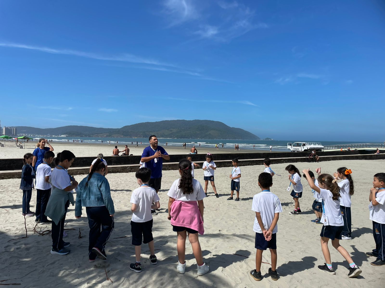 ✨ Depois de um momento inesquecível na Pinacoteca Benedicto Calixto, nossas crianças ainda viveram uma animada aula de educação física na praia 🌊☀️, com muito movimento, lazer e diversão.
Porque elas merecem sempre o melhor e criar memórias afetivas que ficarão para toda a vida é tudo! 💙
#EducandárioSantista #PinacotecaBeneditoCalixto #EducaçãoComAmor #InfânciaFeliz #Descobertas #MemóriasAfetivas #EducaçãoTransforma