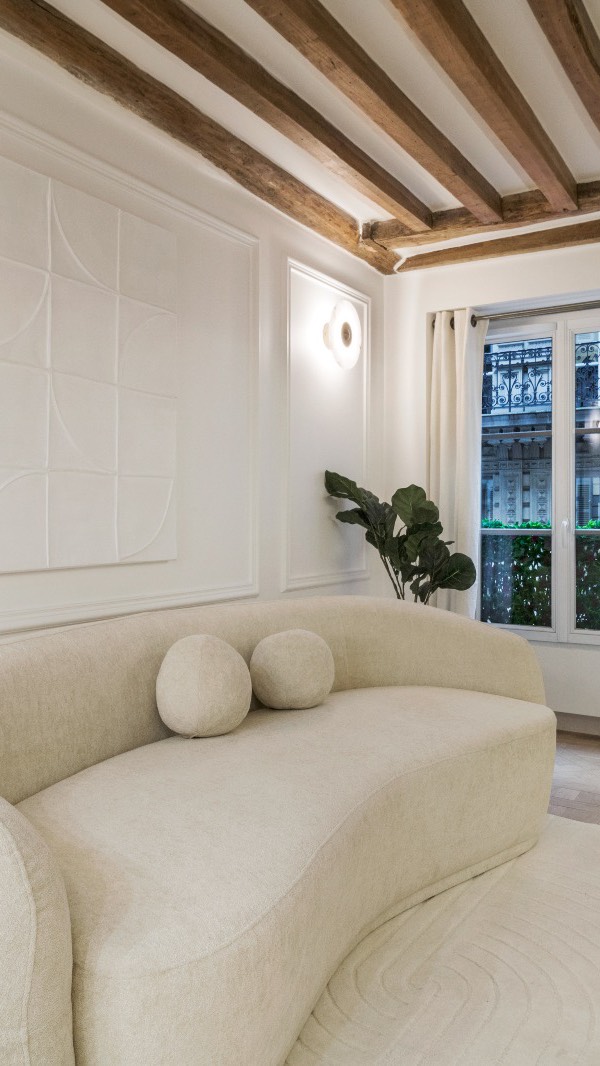 🌟 Our selection of exceptional, top-rated apartments for April! 🌟
This month, discover 8 carefully selected apartments from our top-rated selections, all highly rated by our travelers for their comfort, design, and prime location in Paris.
Whether you’re traveling as a couple, with family, or friends, find the perfect apartment for an unforgettable stay in the capital.
🏠 Pompe 2B – Paris 6
Luxurious apartment offering 2 double bedrooms and a comfortable sofa bed, accommodating up to 6 people. Ideally located in the 6th arrondissement, it combines elegance and functionality.
🏠 Richelieu – Paris 1
A cozy 2-room apartment with 1 queen-size bedroom and a sofa bed, perfect for 4 people. A central pied-à-terre just steps from Paris’s most beautiful monuments.
🏠 Eylau 30 – Paris 16
A true gem in western Paris: this luxurious apartment offers 5 double bedrooms, accommodating up to 12 people. Ideal for large group stays with all the high-end comforts.
🏠 Saules 0 – Paris 18
A modern and welcoming house with 2 double bedrooms and 1 sofa bed, accommodating up to 8 people. The charm of Montmartre is within easy reach.
🏠 Miromesnil – Paris 8
A very cozy apartment, perfect for a couple: 1 double bedroom in an intimate and elegant setting. A true cocoon in the heart of the 8th arrondissement.
🏠 Commerce 4D – Paris 15
Functional and pleasant, this apartment has 1 double bedroom and 1 sofa bed, sleeping 4 people. Just a stone’s throw from Rue du Commerce and its shops.
🏠 Ours 155 – Paris 3
Elegant and bright apartment with 2 double bedrooms, perfect for 4 people. Ideally located in the trendy and central Marais district.
🏠 Ponthieu – Paris 8
A luxurious property with 4 king-size bedrooms, for absolute comfort and a capacity of 8 people. Perfectly located between the Champs-Élysées and Faubourg Saint-Honoré.
These 5-star apartments are waiting for you. Book your favorite from this exclusive selection now!
👉 Write to us at info@evengestion.com to find your perfect spot. #evengestion #realestate #parisstay