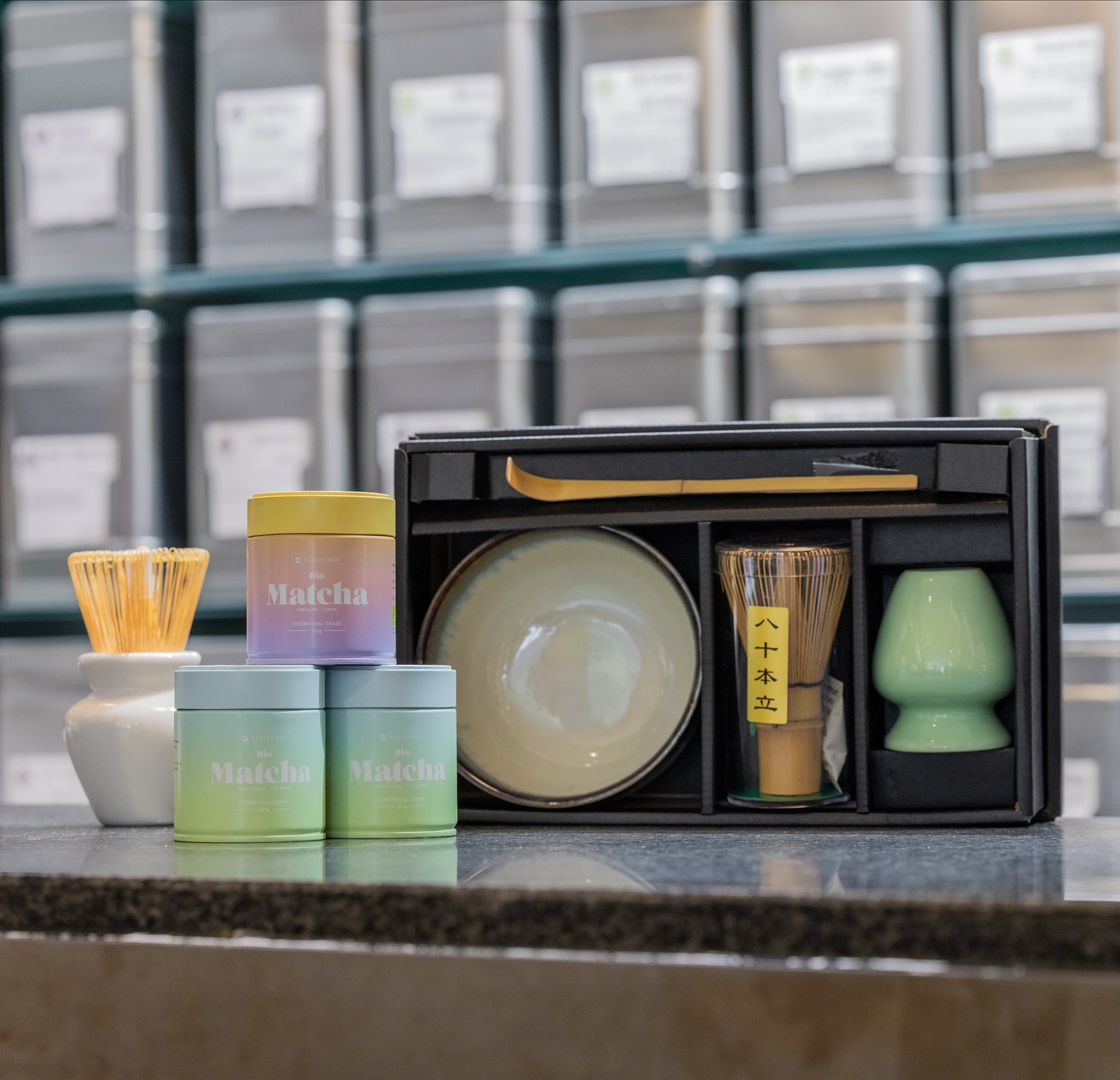 ✨ Discover your new ritual ✨
Ob Daily Boost oder Premium Genuss – unser Matcha von healthbar bringt Balance in deine Tasse. 🍵
Im Set mit Schale, Besen & Dosierlöffel wird jeder Moment zum mindful Me-Time-Erlebnis.
👉 Zwei Qualitätsstufen – dein Geschmack entscheidet.