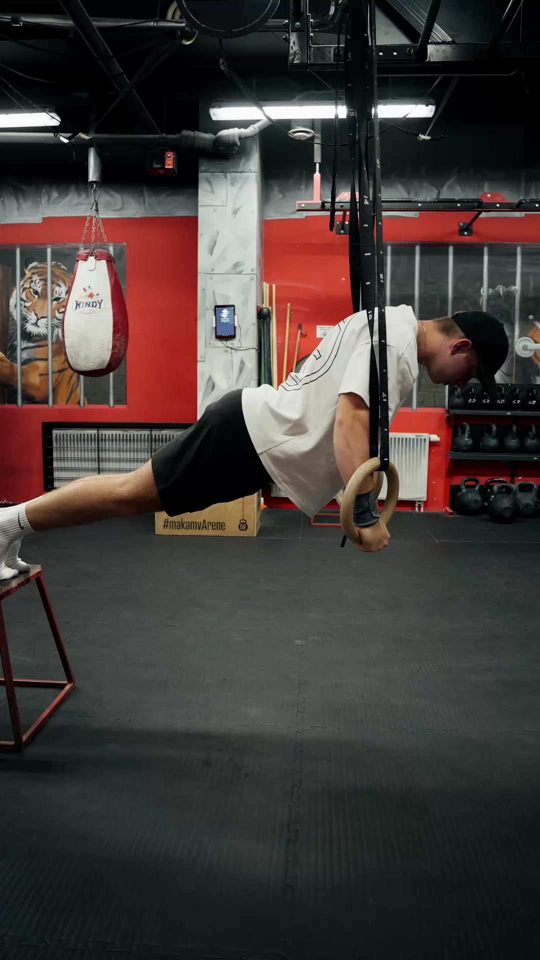 One of the biggest mistakes in Pelicans?Arching the lower back means that core turns off, shoulders and elbows take unnecessary stress. Keep your body tight, core and glutes engaged, and move in one strong line.  #hybridathlete