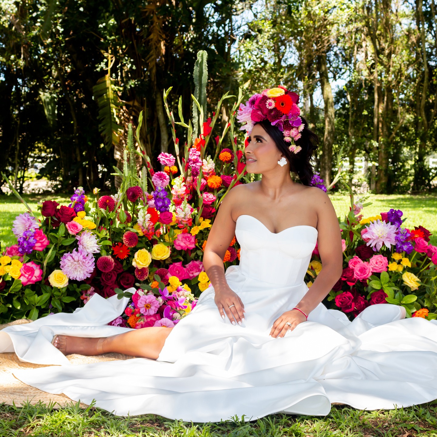 Lush blooms. Intentional styling.
Effortlessly elevated.
@simply_fabulous_events
@theblushingdahlia
@whitelove_photography
@elegantpartyrentals_dbn
@simoandco.shop
@melizamarybridal
@bespoke_by_maryke
@thedurbanmakeupartist
@eventcontentcreatorzar
#FloralDesign #BespokeWeddings #LushBlooms #ModernRomance #StyledToFeel #fridahkahlo #floralmeadow #floralcrown #weddingflorist #floristkzn #northcoast