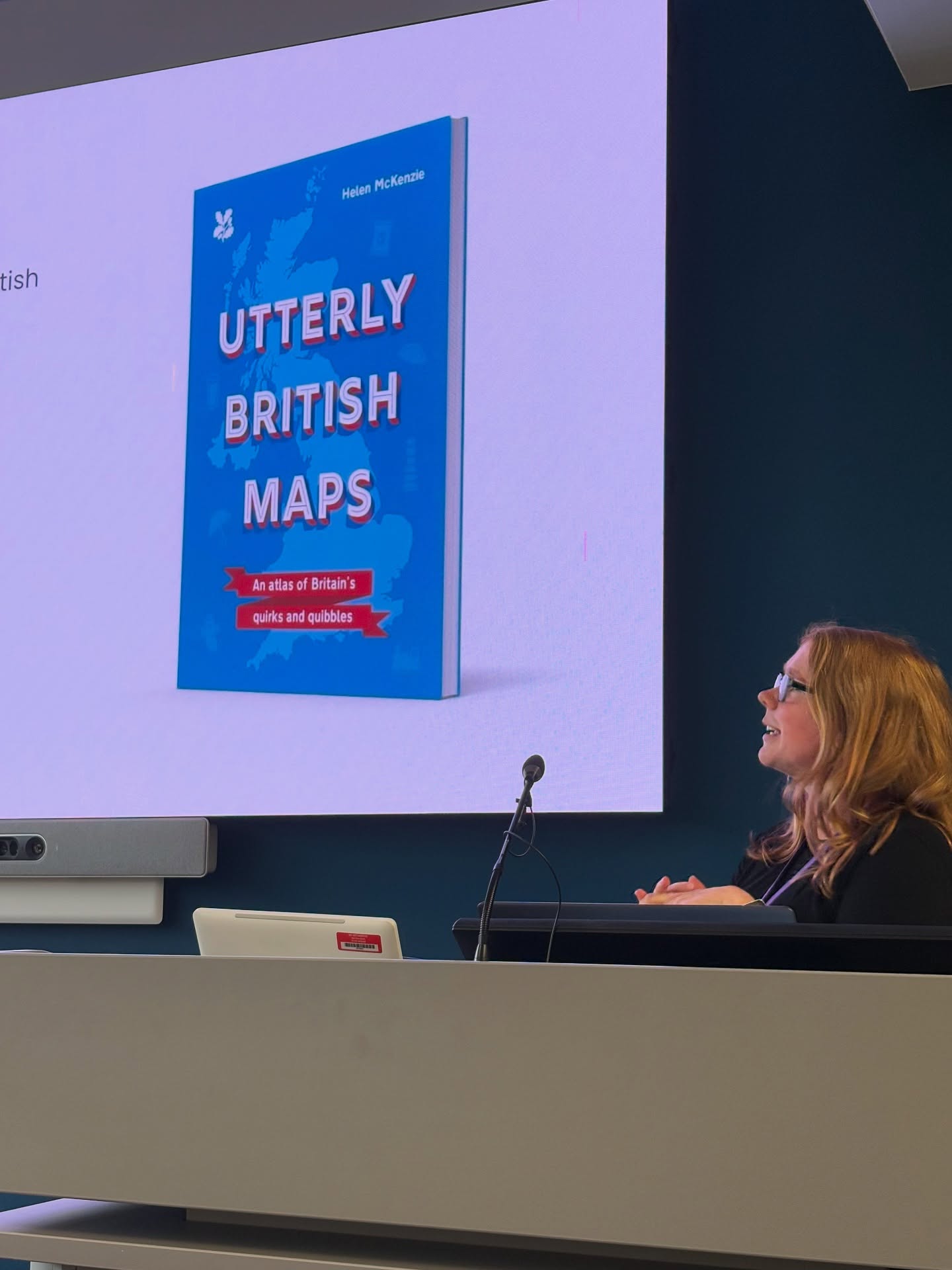 Helen McKenzie @helen.makes.maps “sorted out her priorities” and guided us through her upcoming new book of quirky things in the UK and the challenges and lessons she learnt over the duration of this labour of love.
Published on Sept 11th 2025 by @collins_ref
#carto2025 #maps #UK #quirky #book #design #cartography