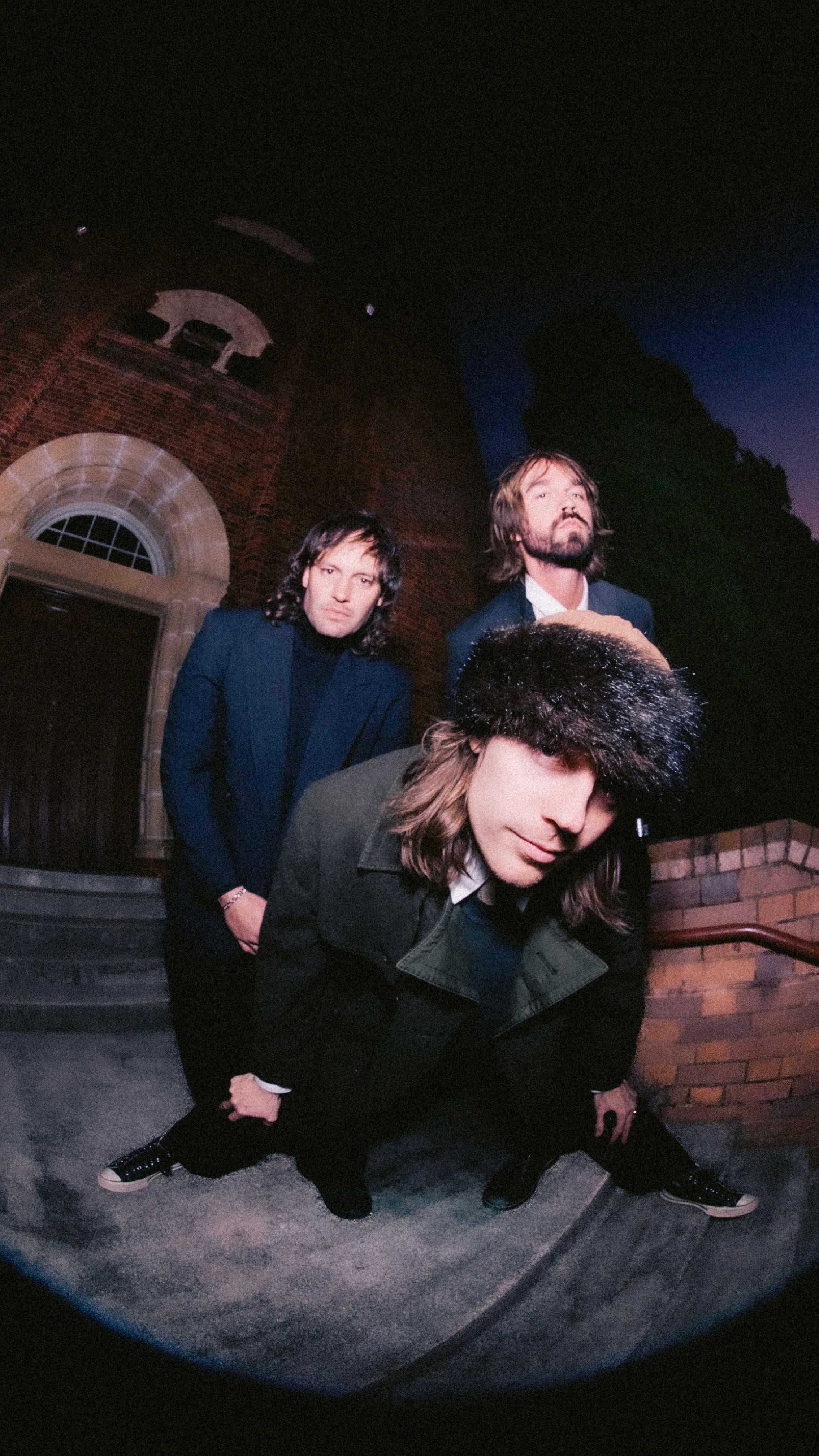 The journey of Le Shiv took flight amidst the buzzing parties of LA where their captivating live performances quickly became the talk of the town.
@le.shiv caught up with @pipinandtheducks at @bigsound twice to pull animal tarot and chat about their latest single “Don’t Break” and accompanying chaotic music video.
Le Shiv play their final showcase tonight at 11.15pm at @thebrightsidebris outdoors 🔒