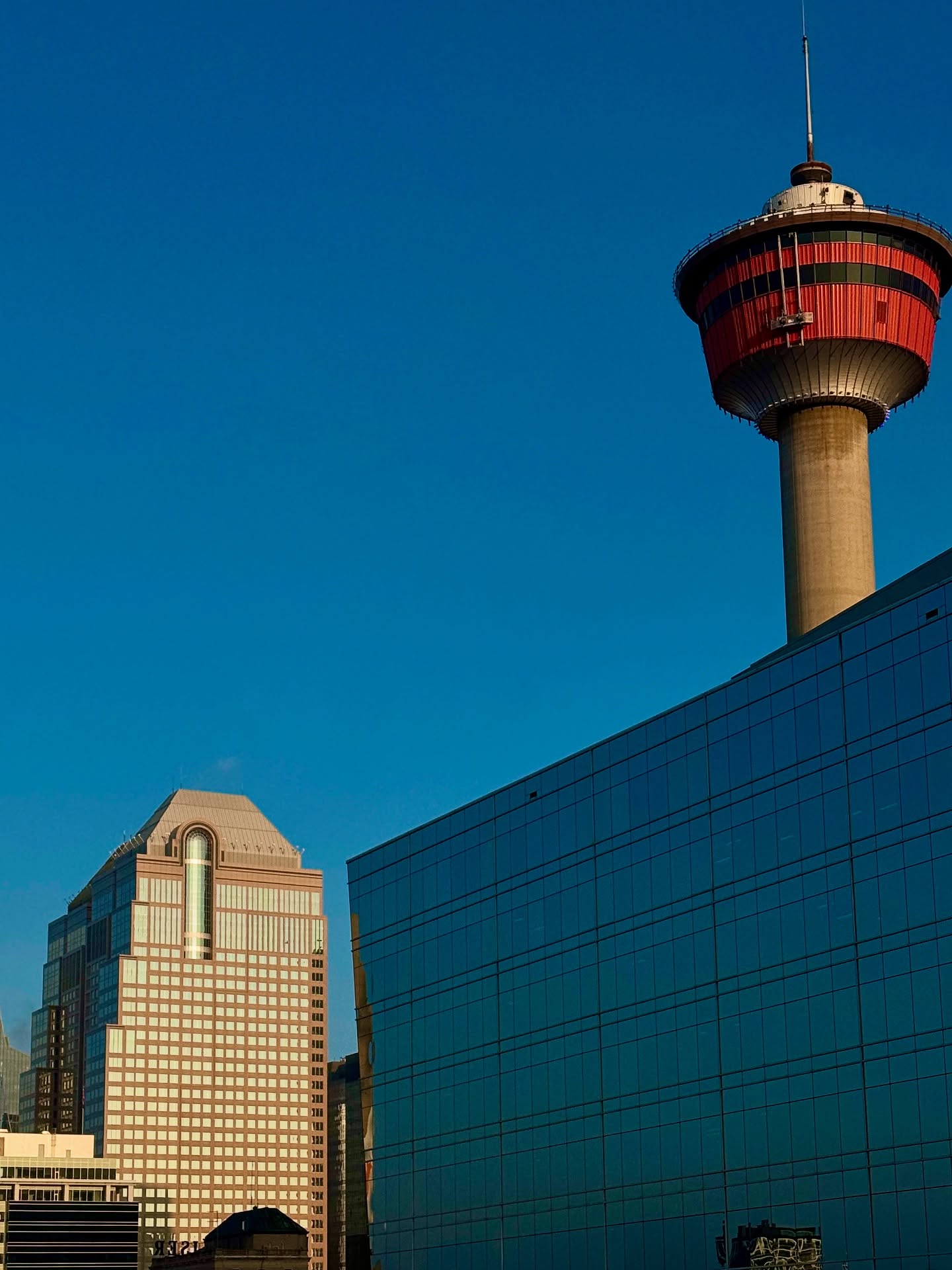 Autumn morning.
Coffee, crisp air, the city calling.
Welcome, city. Welcome, UPTEN.
#upten #calgarydowntown #beltlineliving