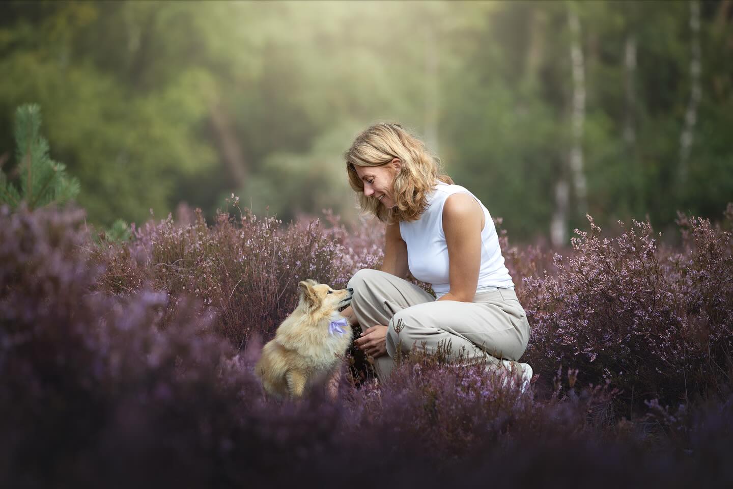 Merel een Loekie 💜 Wat een geweldig duo!
De heide staat nu vol in bloei en daar hebben we zeker van kunnen profiteren.
Nog last minute een heide shoot willen boeken? Stuur mij dan even een berichtje! 🪻