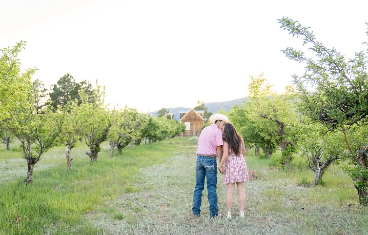 🍎 Love is sweeter in the orchard. 🌳💕
.
.
.
.
abq photography, abq photos, abq photographer, rio rancho photographer, rio rancho family photographer, family photos, albuquerque family photographer, albuquerque photographer, albuquerque photographers, nm photographer, engagement photos
#abqphotography
#abqphotos
#abqphotographer
#rioranchophotographer
#rioranchofamilyphotographer
#familyphotos
#albuquerquefamilyphotographer #albuquerquephotographer #albuquerquephotographers
#bellavidaphotgographynm