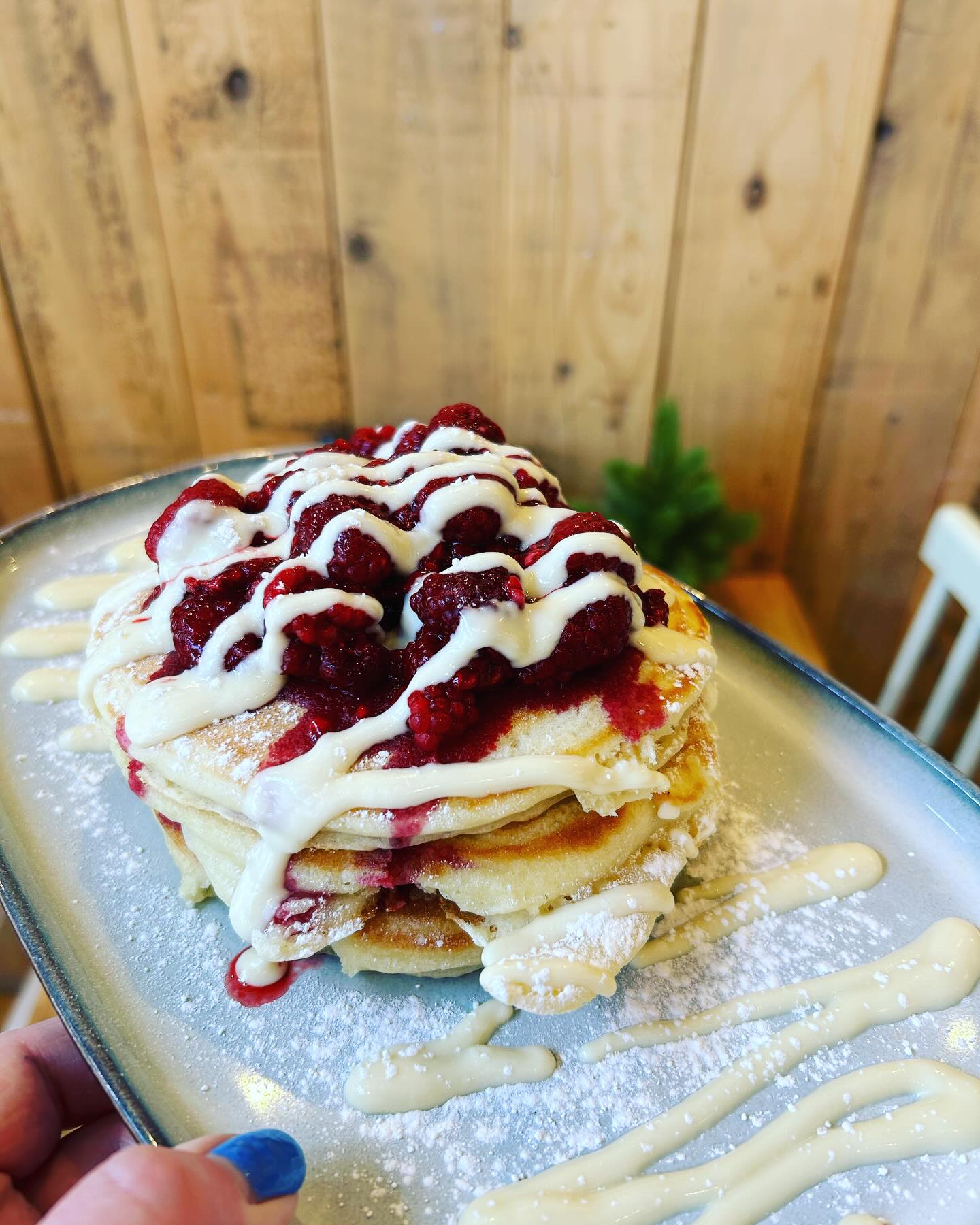 WHITE CHOC & RASPBERRY PANCAKES š„
On our specialās board next week.. š