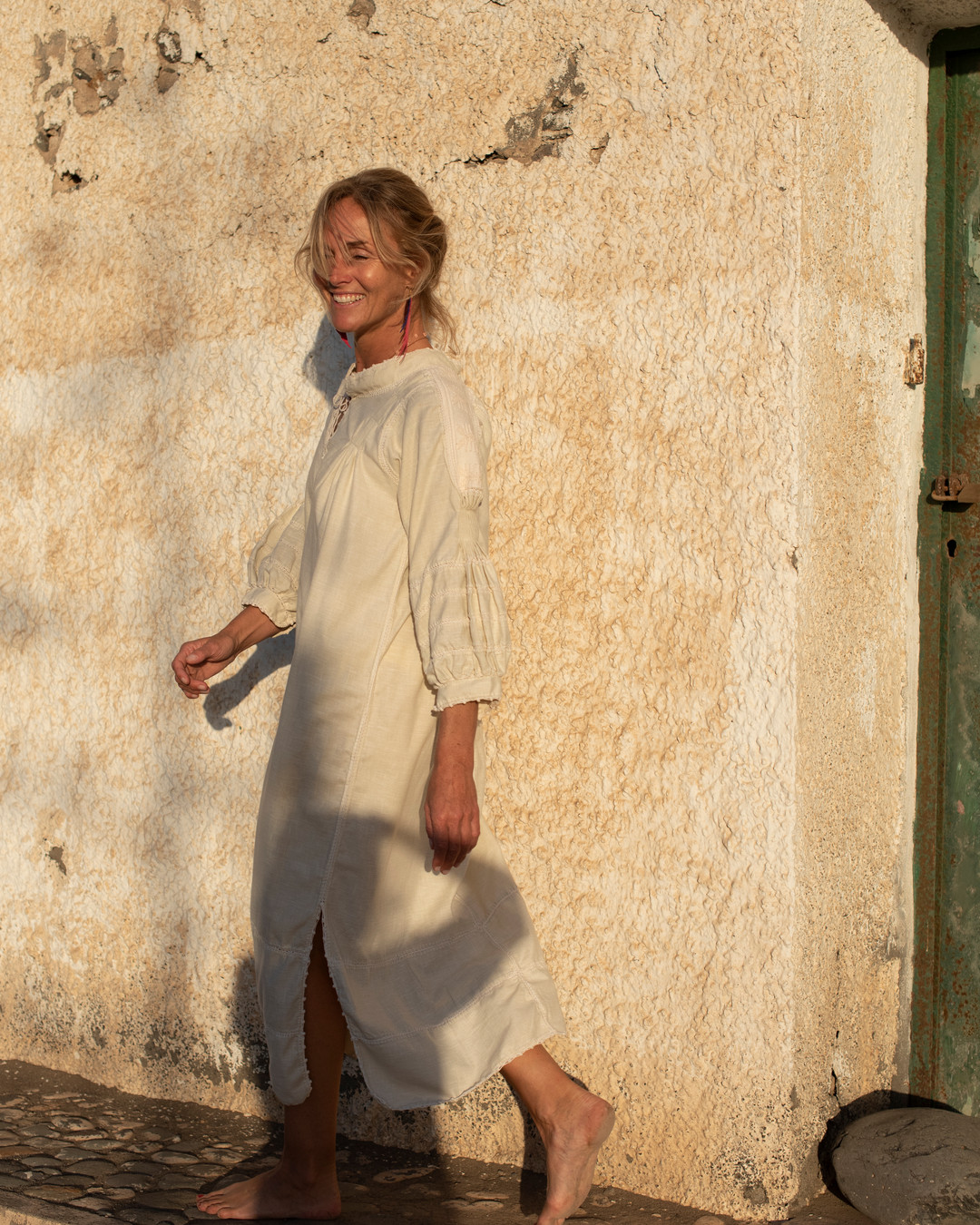 ✨ Depuis toujours à l'affût de belles matières, car je crois fermement que le style et l'élégance passent forcément par la matière. Ici une robe sirena en coton et lin couleur sable.
Toutes les pâles imitations sont rarement réussies car bien souvent, les matériaux utilisés sont de mauvaise qualité et les finitions à regarder de loin.
#matières #textile #modeethique #patrimoine culturel #femmesartisanes #peuplesoriginaires #mexique @byelote
Code promo rentrée
RE-2025 sur www.byelote.com
photo @teresafuerteventura
#ByElote #ModeArtisanale #SavoirFaire #FashionArt #sttropez #gordes #aixenprovence #menorca #marseille #Exclusivité #StyleUnique #Qualité #Luxueux