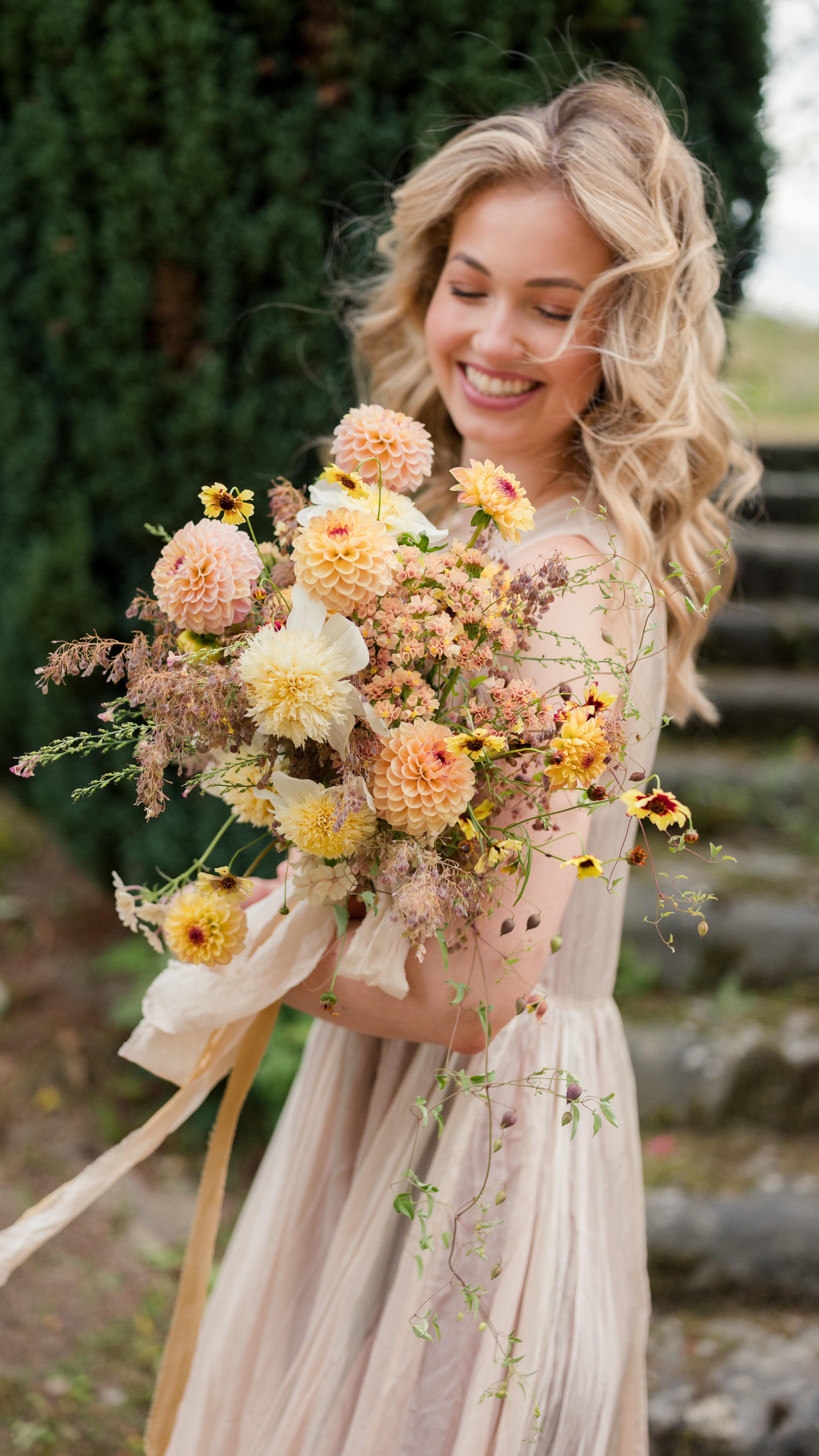 If this is your vibe, I’m all in. Floaty, ethereal, and elegant. ✨
Event: @fleuropean
Venue: @chateauwodemont
Photography: @raisazwartphotography
Model: @elisevbelleghem