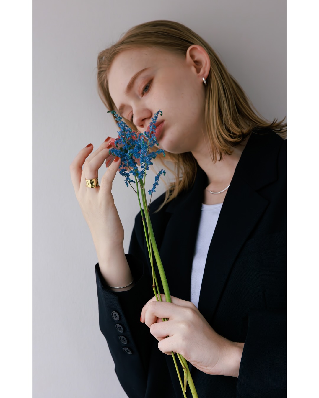 
A Little Luxury, Seamlessly Yours.
item:Product ring No.001
縦幅:1.7cm
横幅:2.0cm
厚み:1mm
内径:1.8mm
内周:5.2cm
Material:#silver925
online shop:@feln.tokyo
#felntokyo
#silveraccessory
#minimal
#simplecode