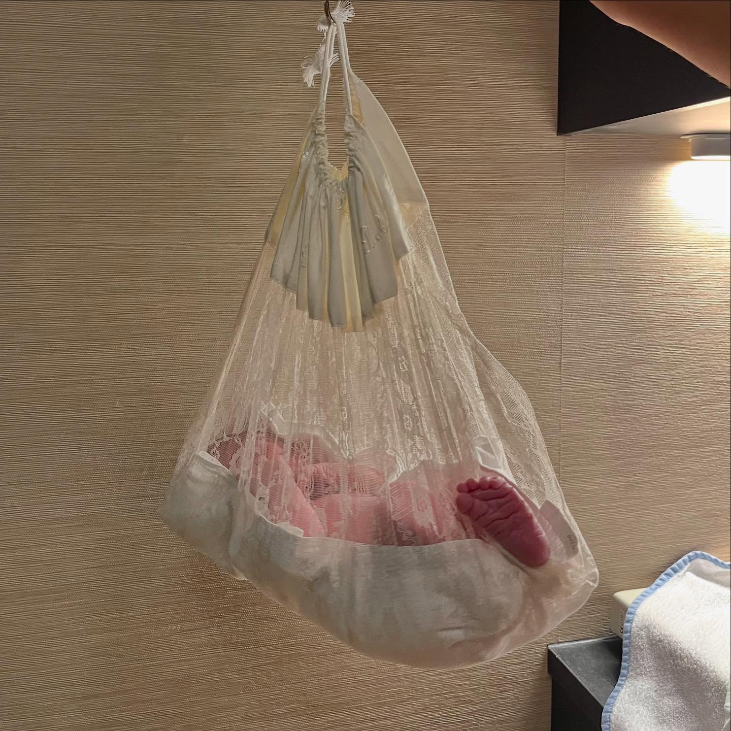 Deze vrijdagochtend begon heerlijk! 💙 Een prachtig jongentje geboren in bevalcentrum Zuid onder begeleiding van verloskundige Søs. Wat een powermama! 🫶🏽👶🏼