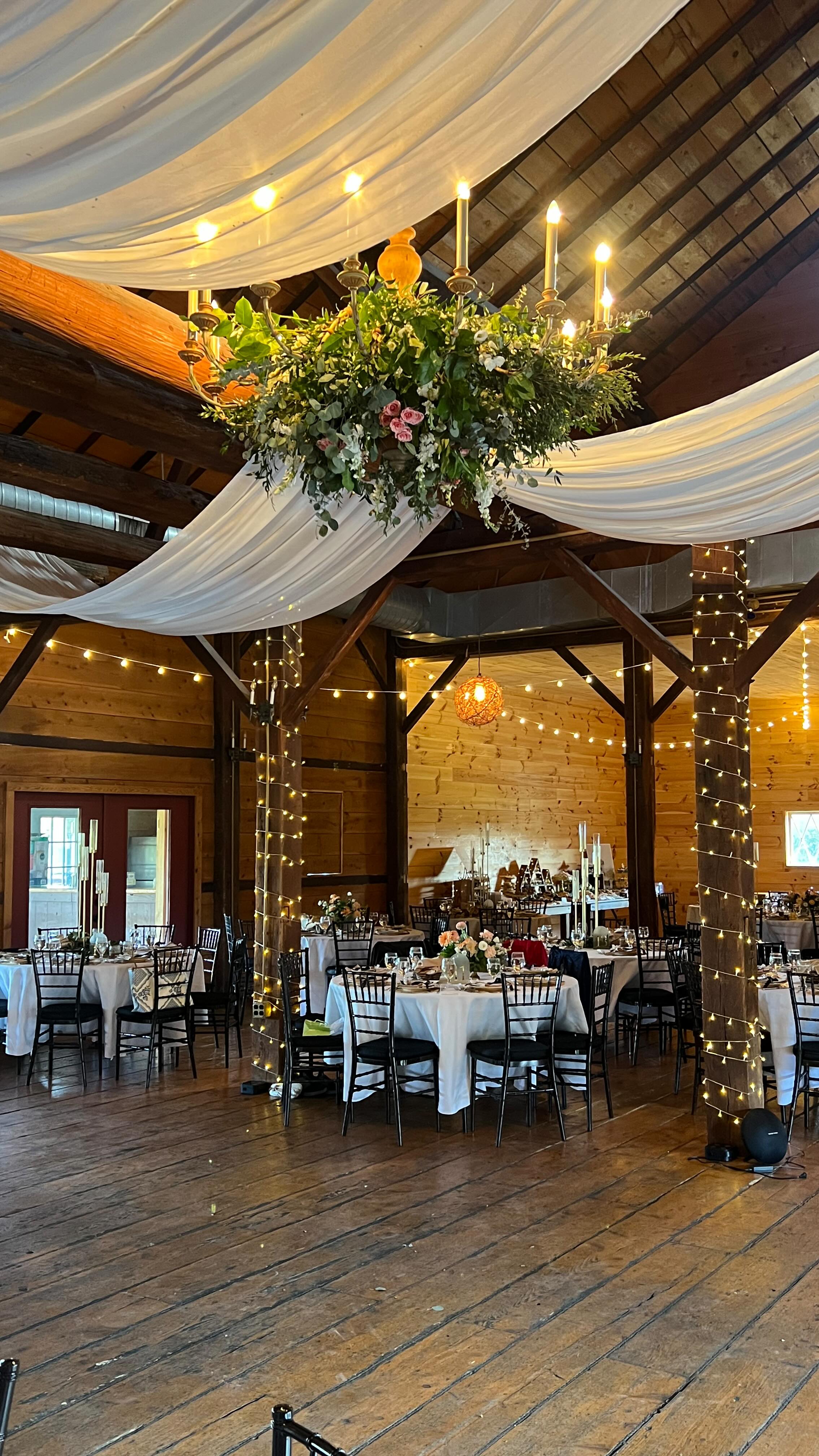 Honestly, Every wedding at @lingrowfarm is special. I love love love the beautiful moments we all create there. Heres the gorgeous reception area created for S + D this weekend. Happy Labor Day!!
#pittsburghflorist #washingtonpaflorist #pghflorist #floraandrootstudio #mcmurrayflorist #pghwedding #pittsburghwedding #lingrowfarm #lingrowfarmwedding