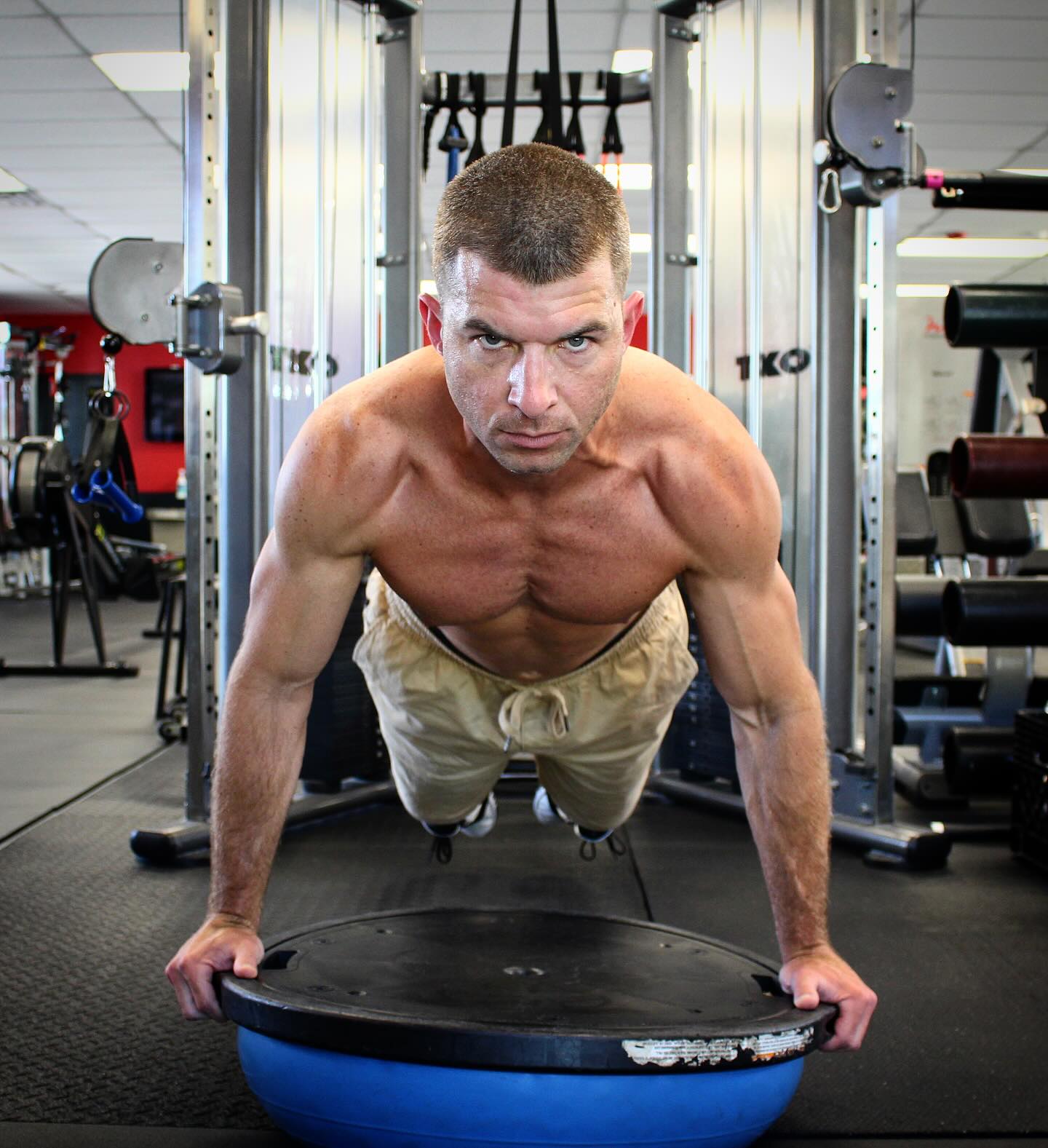 You get out of life, what you put in to it!
Are you doing everything you can to reach your goals or are you settling for less? Personal accountability is crucial for long-term success.
Dig deep and make each day count! I believe in you 🫡
#ZyckFit #PersonalTraining #CoreWorkout #GymGrind #BetterTodayThanYesterday #YouVsYou