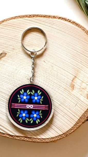 Get ready to shop! My keychains are available on Etsy, link in bio. #metisillustrator #métisinbc #floralfeathers #floralfeathersillustrations #metisart #indigenousstickers #indigenous