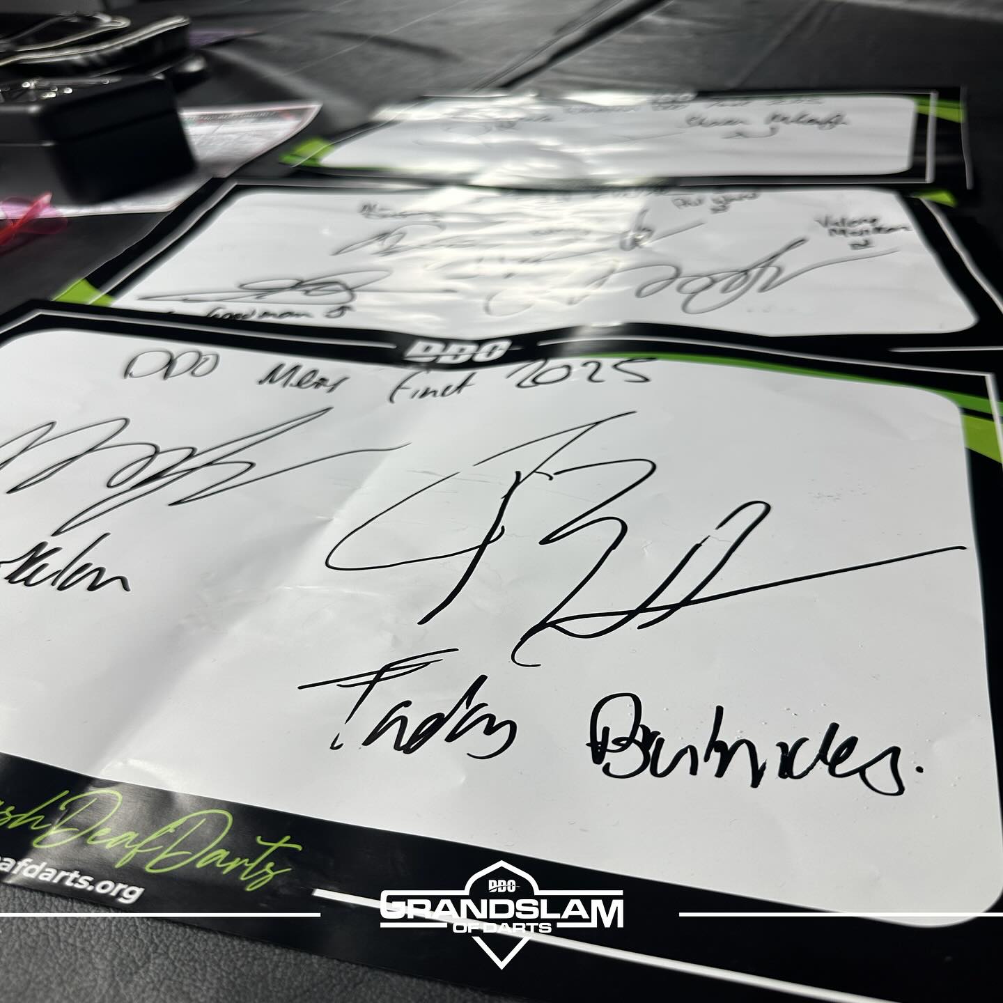 You don’t get this anywhere… only at the heart of DDO ❤️🎯
The Grand Slam gave players the platform to sign the 180s flyers and step up for the walk-on — the ultimate big stage moment. 💥🔥
This is where darts dreams come alive. 🚀
#DDO #GrandSlam #180s #OnlyAtDDO #BigStageEnergy