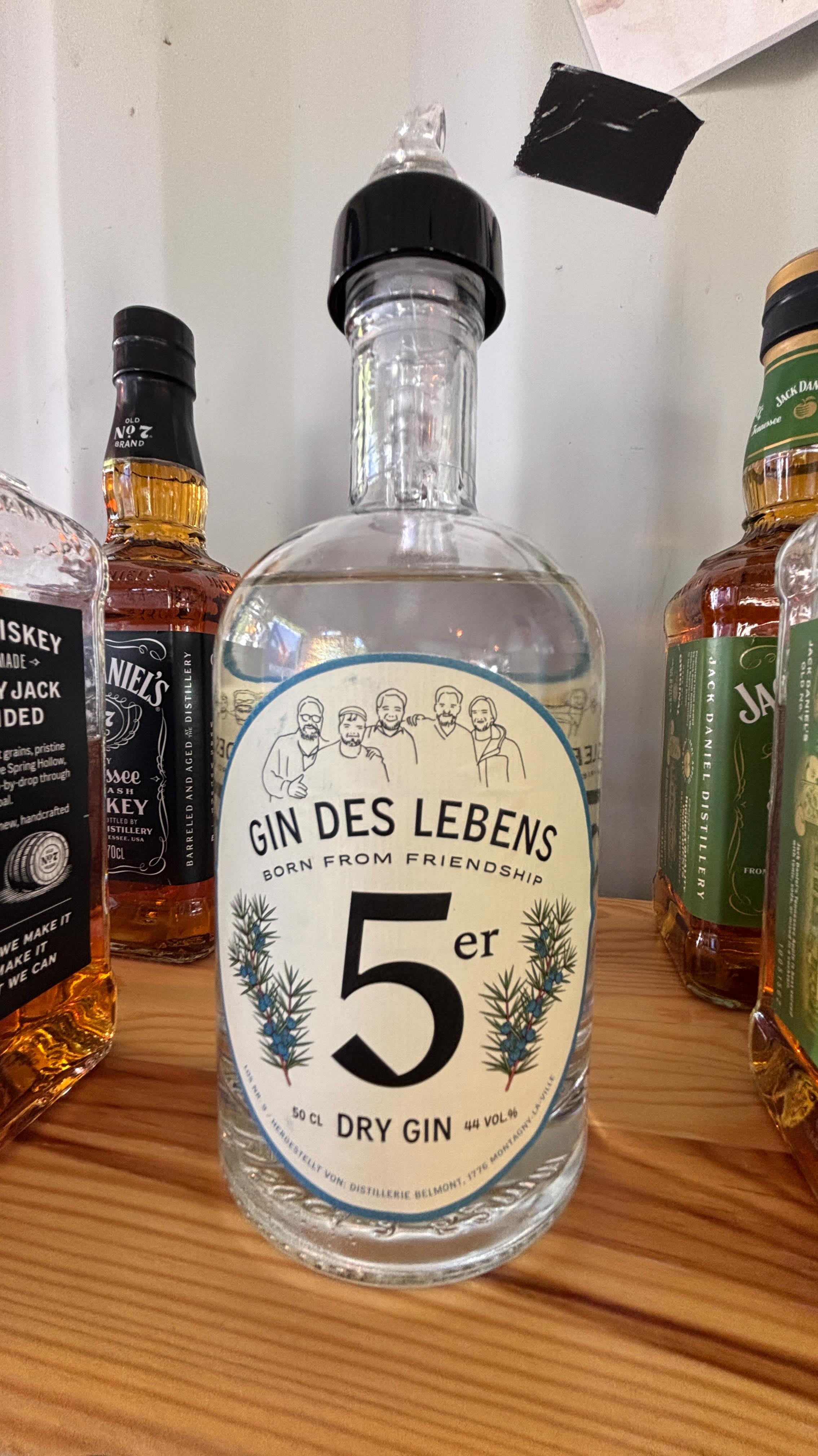 Welcher Drink darf am #gfp2025 nicht fehlen? 5er Gin - ganz klar! 😋
#gpf2025 #gravelpitdrink #gravelpit #rock #festival #gravelpitfestival 🎤 @la_la__lea @muri_belle