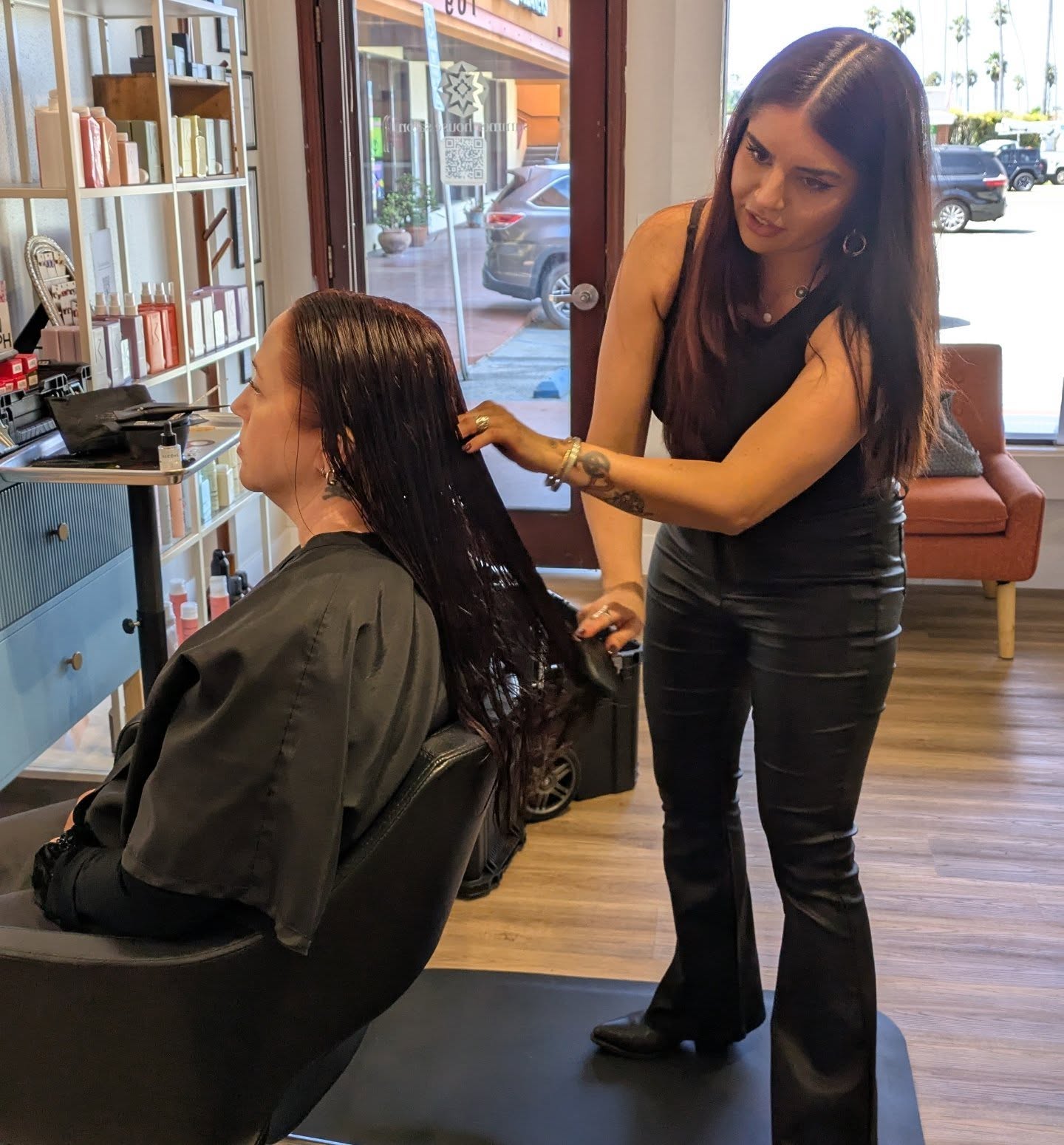 From our @oligopro color class today! Thank you soooooo much @a.hairpower for sharing your time and your knowledge with us. It was super informative and fun.
.
.
.
.
.
#summerhousesalon #southbayhairsalon #saloneducation #redondobeachhairsalon