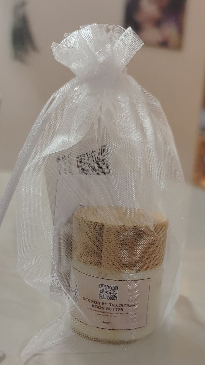 Today, I got to meet Kinjal @raminakinjal.99 ♥️
We just met today, but when I went to deliver her Nourish by Tradition Body Butter, her warm welcome was enough to make me, and the body butter, feel right at home ♥️
Kinjal is the beautiful mind behind Buttery Bittery Baatein (@buttery_bittery_baatein ), where she shares quotes that make you pause, reflect, and sometimes smile at life’s bitter truths… because every now and then, we all need a little break from ourselves.
Thank you, Kinjal, for choosing something made with so much care and intention. I hope every scoop of the body butter reminds you to slow down, nourish yourself, and just breathe ♥️
With gratitude,
Lakshita Bharath