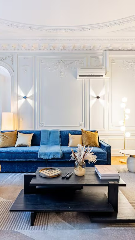 On commence la visite ? Aujourd'hui on vous propose cette nouvelle visite exclusive d'un appartemment d'exception situé avenue Hoche - 75008 Paris ✨
Découvrez ce bien rare proposé par @evengestion ( spécialiste de la gestion locative à Paris) situé au RDC dans l'un des quartiers les plus prestigieux de la capitale : volumes généreux, 4 chambres spacieuses, lumière naturelle, cuisine américaine, grand salon avec vue sur la prestigieuse avenue Hoche... 🌟
Pour plus d'infos rdv sur notre site internet, le lien est dans la bio 👆
N'hésitez pas à liker, commenter, partager et bien-sûr vous abonner pour découvrir des appartemments exceptionnels en plein coeur de Paris ♥️
—
#gestionlocative #evengestion #avenuehoche #visiteappartement #visiterparis #paris75008