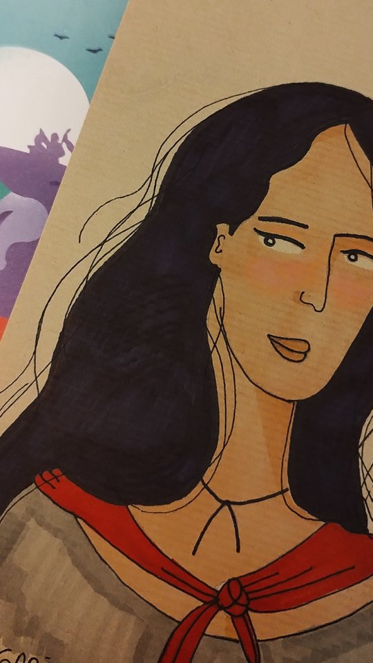 Anita Garibaldi. Uma mulher valente, apaixonada, de espírito independente, que sabia cavalgar muito bem e manejar armas como poucos soldados. Largou um casamento infeliz para seguir seus desejos. Ela arriscava-se em zonas de tiroteio, incitava a luta armada e foi protagonista de fugas espetaculares.
Enfrentou frio, chuva, fome, febre e as piores condições possíveis carregando filhos no colo ou no ventre. Quando Anita conheceu Giuseppe Garibaldi, um revolucionário italiano, em 1839 Foi amor a primeira vista. Juntos, eles participaram de várias batalhas sendo a principal a Revolução Farroupilha, onde Anita se destacou por sua bravura e habilidade militar. Ela teve quatro filhos com Giuseppe, mas sua vida foi marcada por dificuldades e tragédias.
Anita Garibaldi faleceu em agosto de 1849, em Roma, após contrair febre durante a luta pela unificação Italiana. Seu legado é lembrado tanto no Brasil quanto na Itália, onde é celebrada como um símbolo de coragem e luta pela liberdade. Ela Virou uma lenda a ponto de ganhar o título de “heroína de dois mundos”.
#AnitaGaribaldi #HeroínaDeDoisMundos #Coragem #LutaPelaLiberdade #RevolucaoFarroupilha #História #galeriaextraordinaria