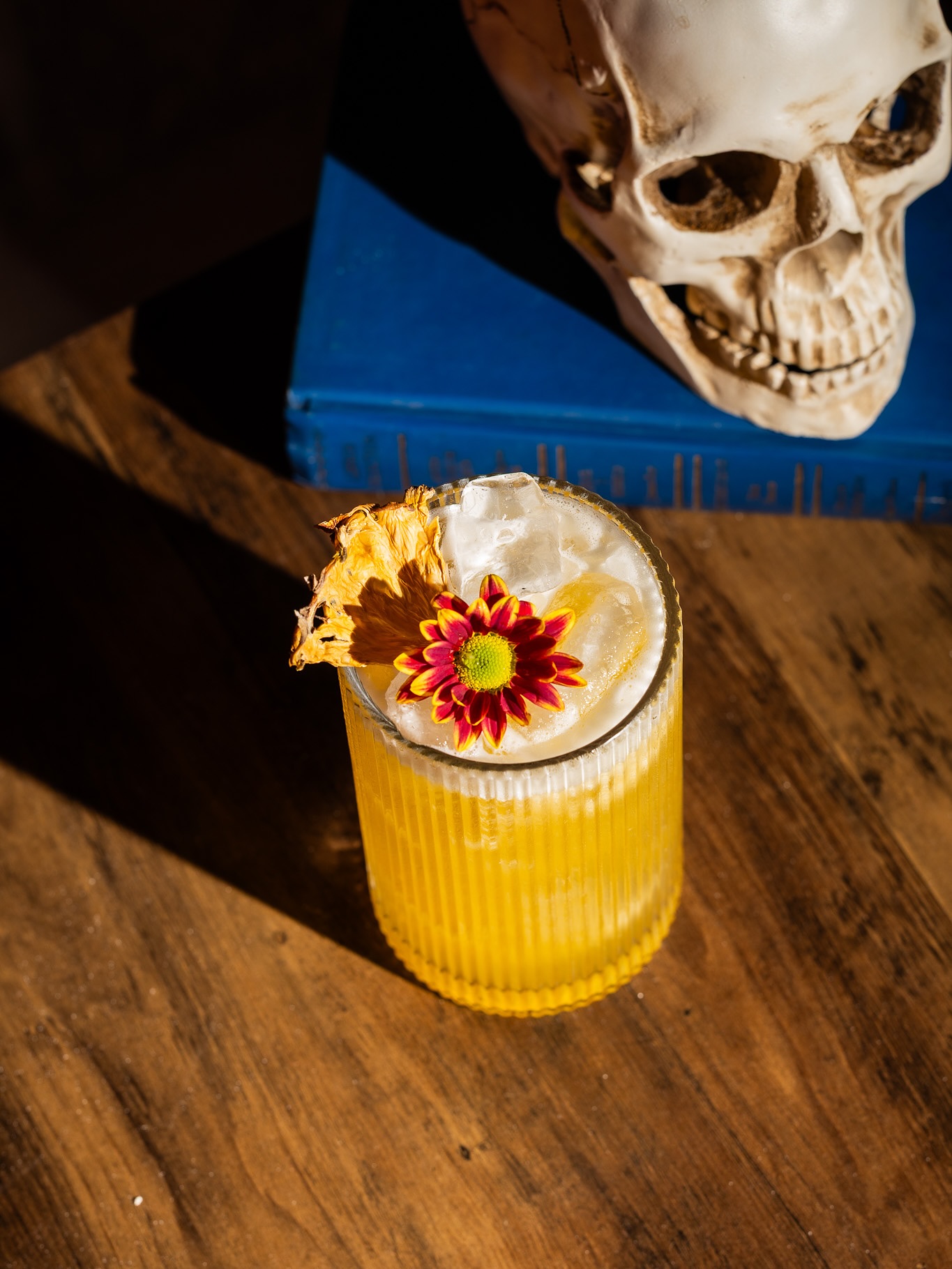 Un buen trago siempre sabe mejor cuando también se ve increíble 🍹✨
Así se disfrutan en @yaakuncocina.
#GastronomíaMexicana #IslaMujeres #FoodieLife #BebidasConEstilo #FoodPhotography