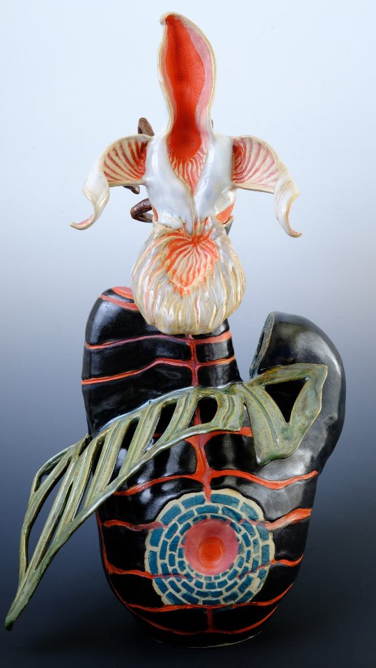 Inspired by lush rainforest ecology, this two part vessel honors the relationships of insects, fungi, plants, and orchids that coexist.
Bug Bloom, Full Canopy
lush collection, ceramic
20"h x 12"w x 8.5"d
On view along with the rest of the collection at the Cleveland Botanical Garden through October 30, 2025
#ceramicart #ceramicsculpture #ecologicalvessels