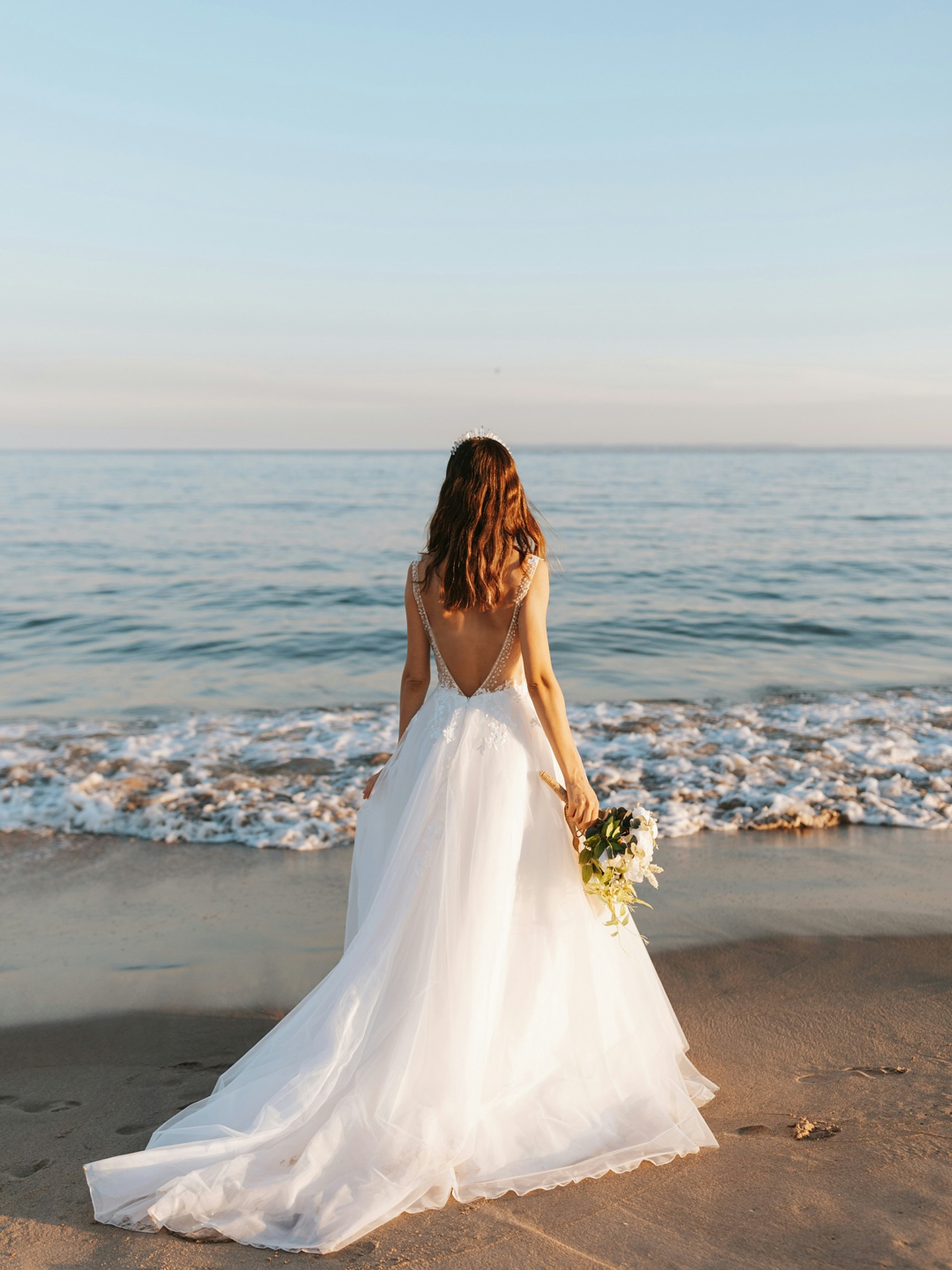 She wears the ocean’s hush and a jewel made only for her. Crafted by hand, shaped by love, MK Bespoke Bridal pieces are designed to echo your story, from the first sketch to the final sparkle.✨
#mkfinejewelry #bespokejewelry #customjewelry #madetoorderjewelry #bridaljewelry #jewelrydesigner #gold #diamonds #bridal