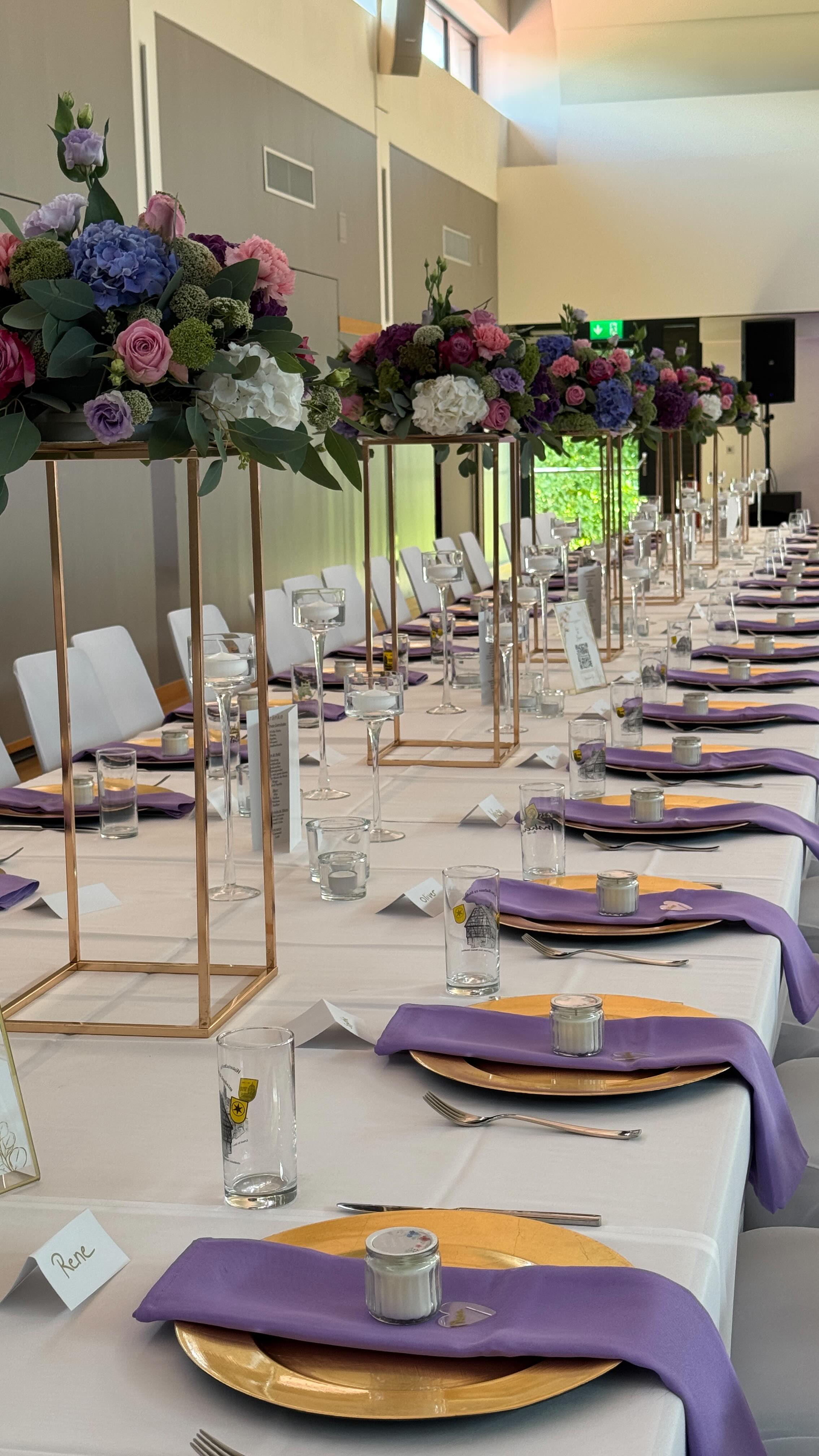 ✨ Hochzeitsträume werden wahr ✨
Für Benjamin & Lea haben wir eine einzigartige Dekoration geschaffen – voller Eleganz, Liebe zum Detail und unvergesslicher Atmosphäre. 🤍
💐 Romantische Blumenarrangements
🕯️ Kerzenlicht für magische Stimmung
🎀 Stilvolle Akzente, die das Paar perfekt widerspiegeln.
🙏 Danke an Benjamin & Lea für euer Vertrauen.
Eure Liebe hat diesen Tag erstrahlen lassen ✨#Hochzeit #WeddingDecoration #BenjaminUndLea #ZiyafetCatering #StilTrifftGeschmack#rahsandekoration #dekoration #hochzeitsplanung #hochzeit #dreamteam #weddinginspo