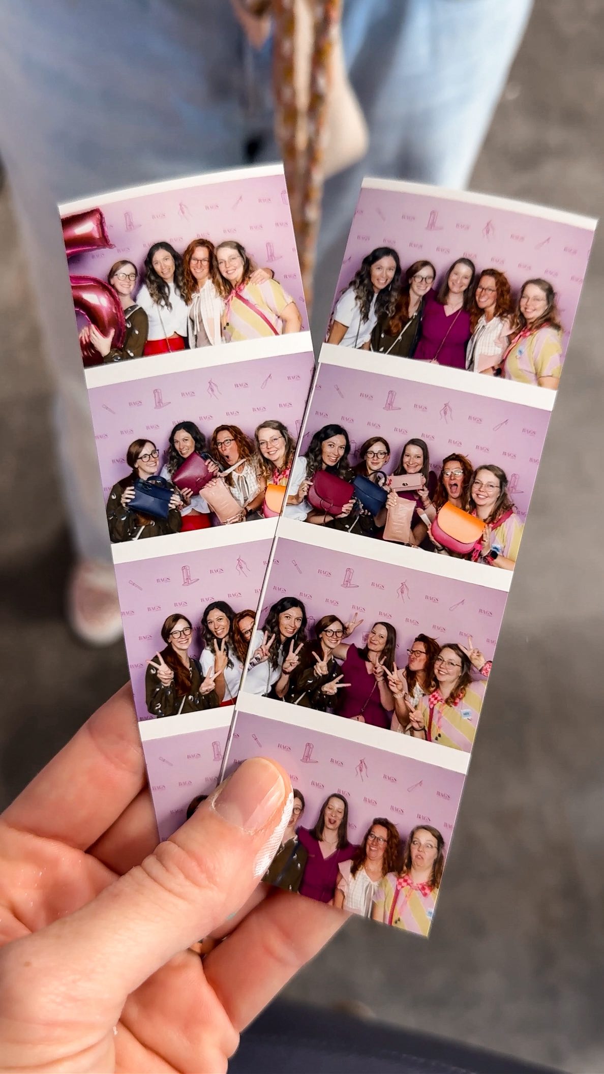 ✨ 5 Jahre Bags & Pieces ✨
Was für ein unvergessliches Wochenende! 🩷Zum 5. Geburtstag von @bagsandpieces.co durfte ich zwei Tage voller Kreativität erleben – von Leder marmorieren bis hin zu süßen DIY-Accessoires. Das Highlight? Ein pinkes Dinner voller Lachen, Inspiration. 👜✨
Wenn du dich für das Lederhandwerk interessierst oder schon immer deine eigene luxuriöse Echtleder-Handtasche kreieren wolltest – schau unbedingt bei @bagsandpieces.co vorbei. Hier gibt’s nicht nur die hochwertigsten Materialien, sondern auch eine Gelinggarantie für dein Projekt. 💼
#bagsandpieces #Lederhandwerk #DIYHandtaschen