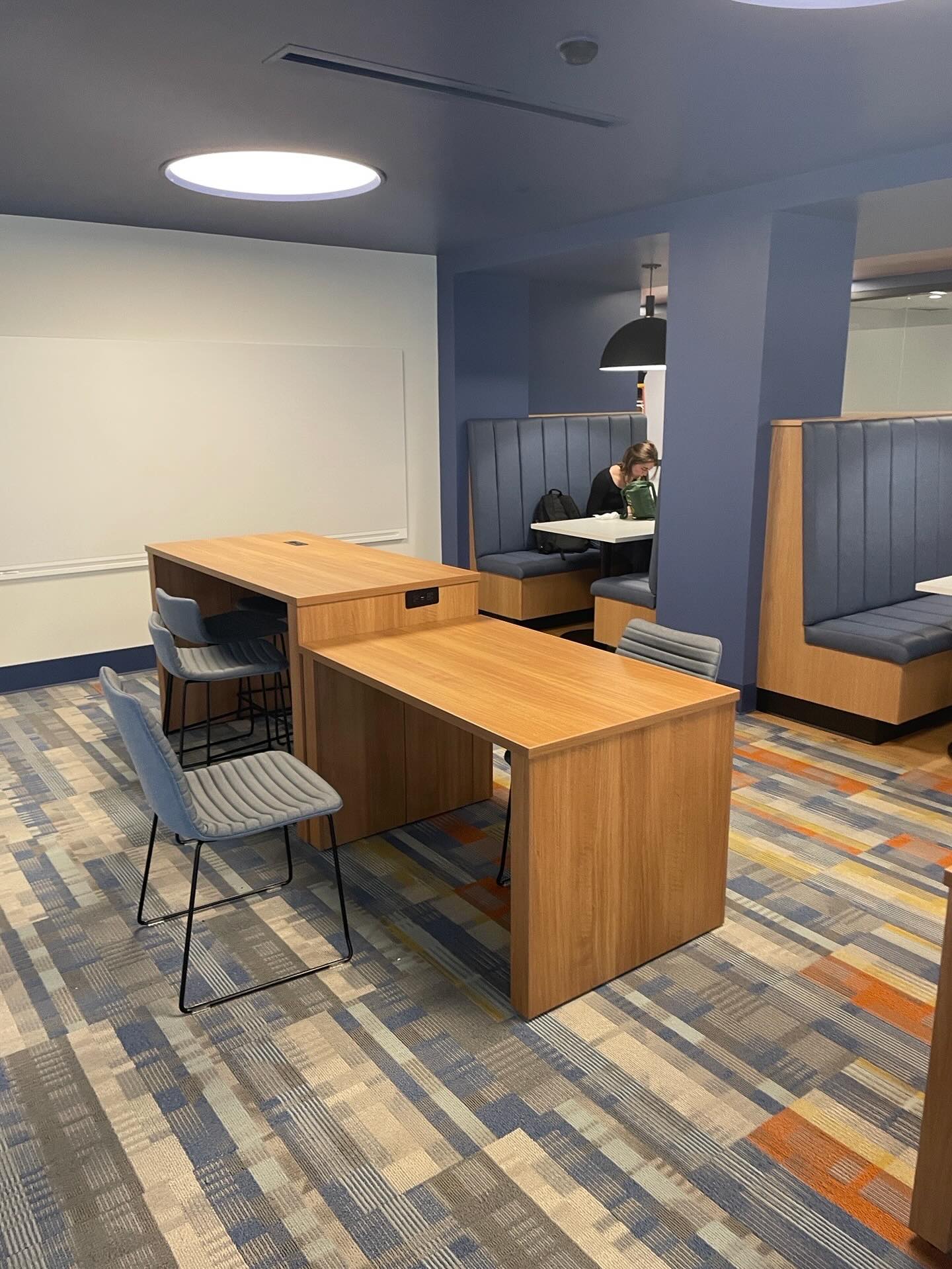 Project Spotlight 📸 🔦
Partnering with IN/EX Architecture and featuring solutions from @kimball_international, we’ve created inspiring, functional spaces designed for higher education learning and collaboration!