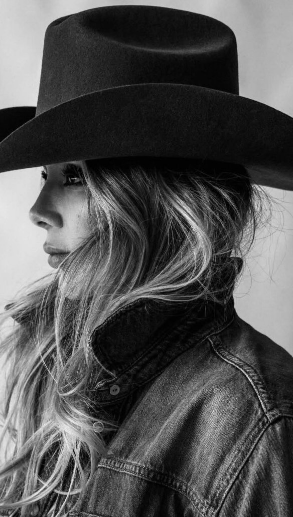 Bienvenu dans mon univers ✨ Je suis Fanny et je créé le chapeau de tes rêves 🤠
#rubambelle #rubambellechapeau #chapeau #chapeaux #hatstyle #hatlove #hatlovers #hatlover #hatstyles #chapeaufemme #cowboyhat #cowboyhats #westernfashion #westernwear