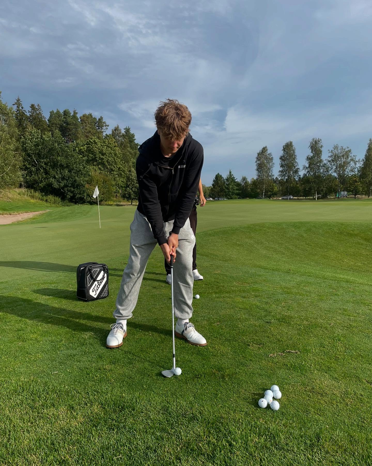 Lobi-juttuja @joona.raumolin
@espoogolf
@espoogolfakatemia
@jennikuosagolf