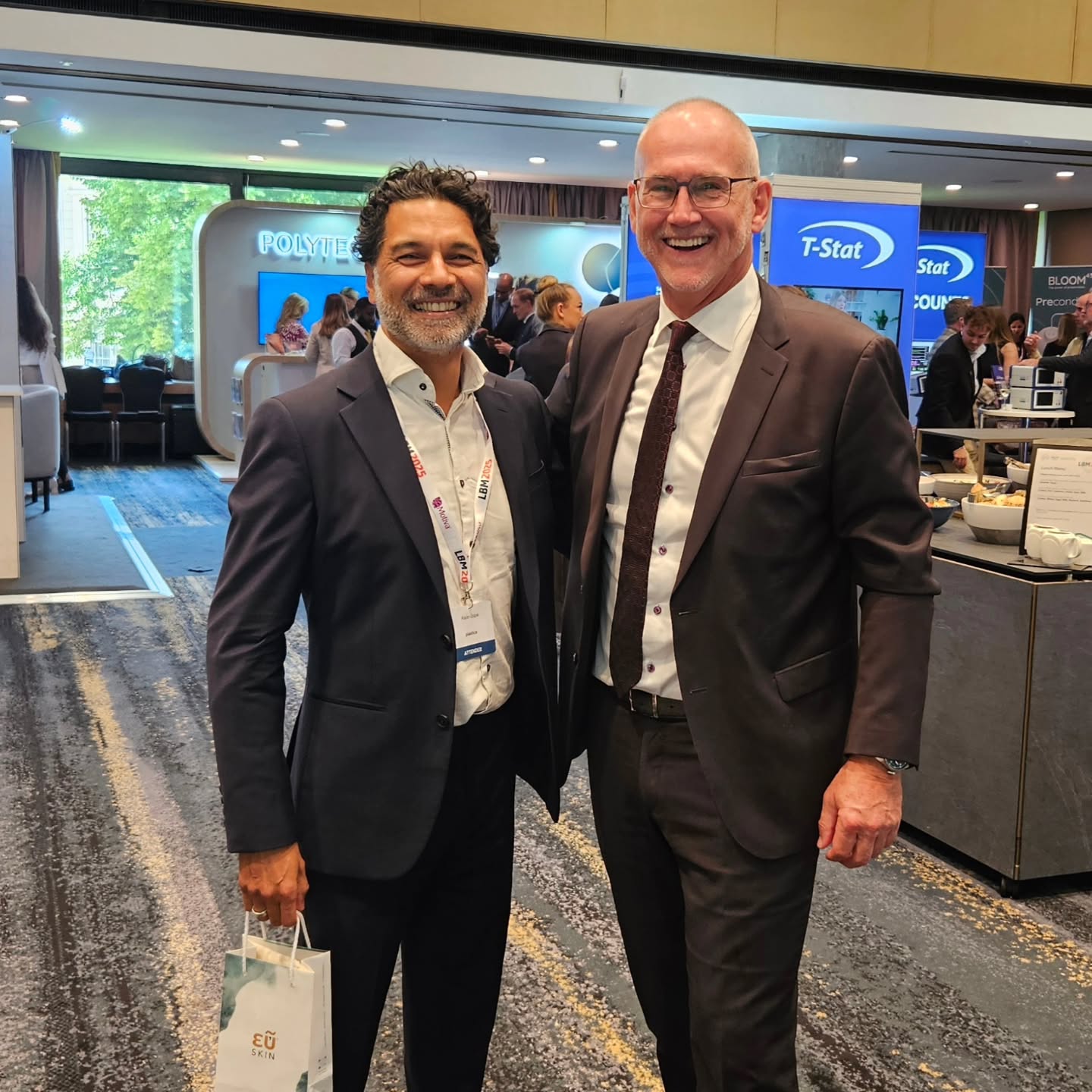 The London Breast Meeting was a great chance to share knowledge and experience with some of the leading surgeons from across the world.
@professorblondeel happens to be the most talented of them all. Great to catch up Phillip and a great talk.
The meeting discussed immunotherapy for breast cancer, early detection, Breast reconstruction techniques and how to achieve the best results with breast surgery in a range of body types using breast implants. @londonbreastmeeting
#breastcancer #reconstruction #diep #breastaugmentation #mastopexy #breastsurgery