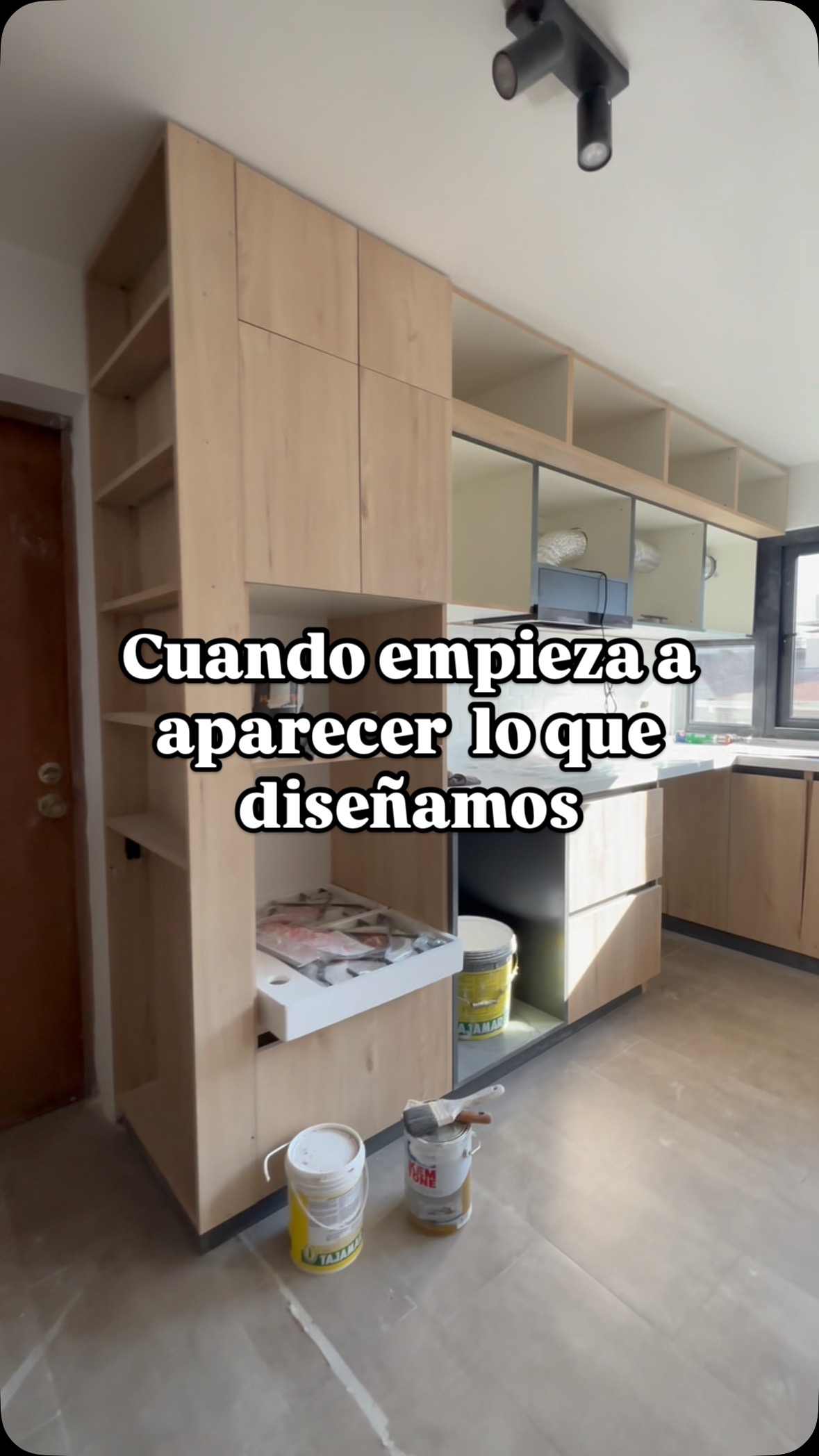La emoción de empezar a ver el proyecto ! 🙌🏼.
Montaje de muebles , terminaciones , prueba de griferías , conexiones de ductos, y anotar detalles para avanzar. Ese momento nos emociona mucho.
Nos emociona la transición del “Render y planos” a la REALIDAD. Finalmente, de eso se trata construir.
Llevar a cabo los sueños de un cliente 🌱🎊🙌🏼.
#sueños #construccion #remodelacion #arquitectura