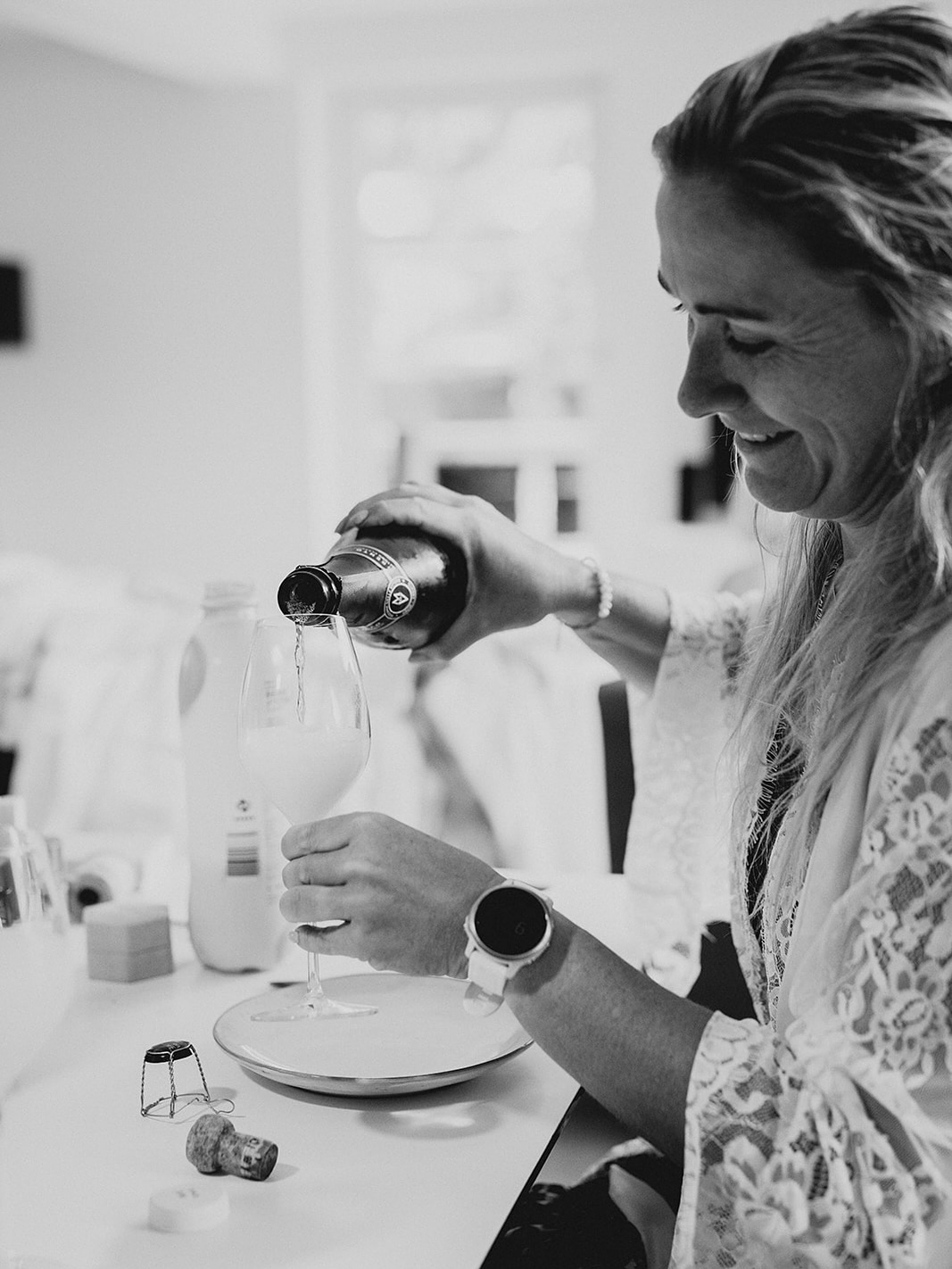 Maiken & Casper 🥂🤍✨🪩🎩
Første gang jeg har set en brud selv stå så mange ting selv. Styling, make up, brudebuket, invitationer, pynt… ahh men listen er uendelig. Så personligt og samtidig gennemført 💞
Tillykke med bryllupsdagen ♥️