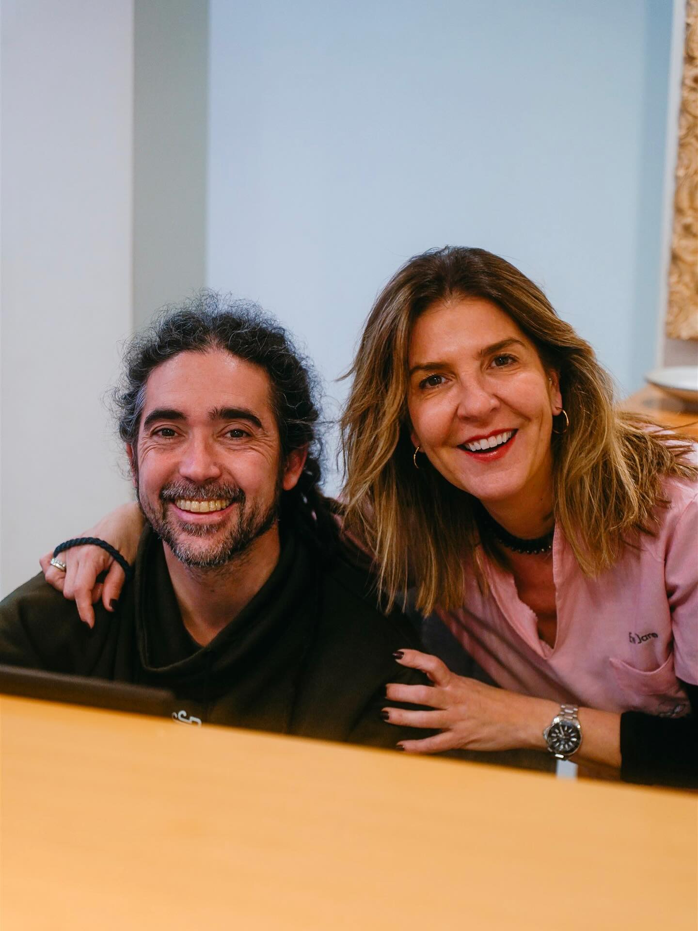 A recepció (igual que a tota la clínica) t’esperem amb un somriure, proximitat i moltes ganes d’ajudar-te a cuidar la teva salut bucodental! 🦷✨
…
📸: @quattronoveagency
#karpura #odontologiaholistica #clinicadentalgirona