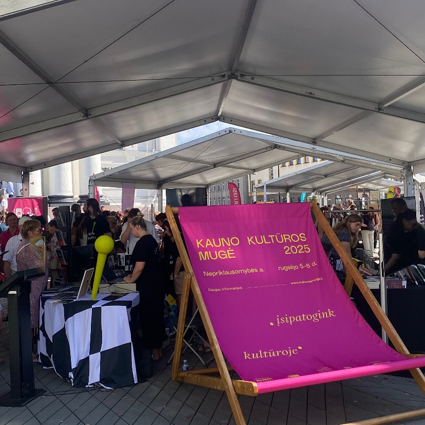 Kauno Kulturos Muge - pirmoji diena!
#kaunaspilnaskulturos #kaunasartistshouse #fotostudijakaune #videostudijakaune #renginiaikaune #filmavimas #podcast #live