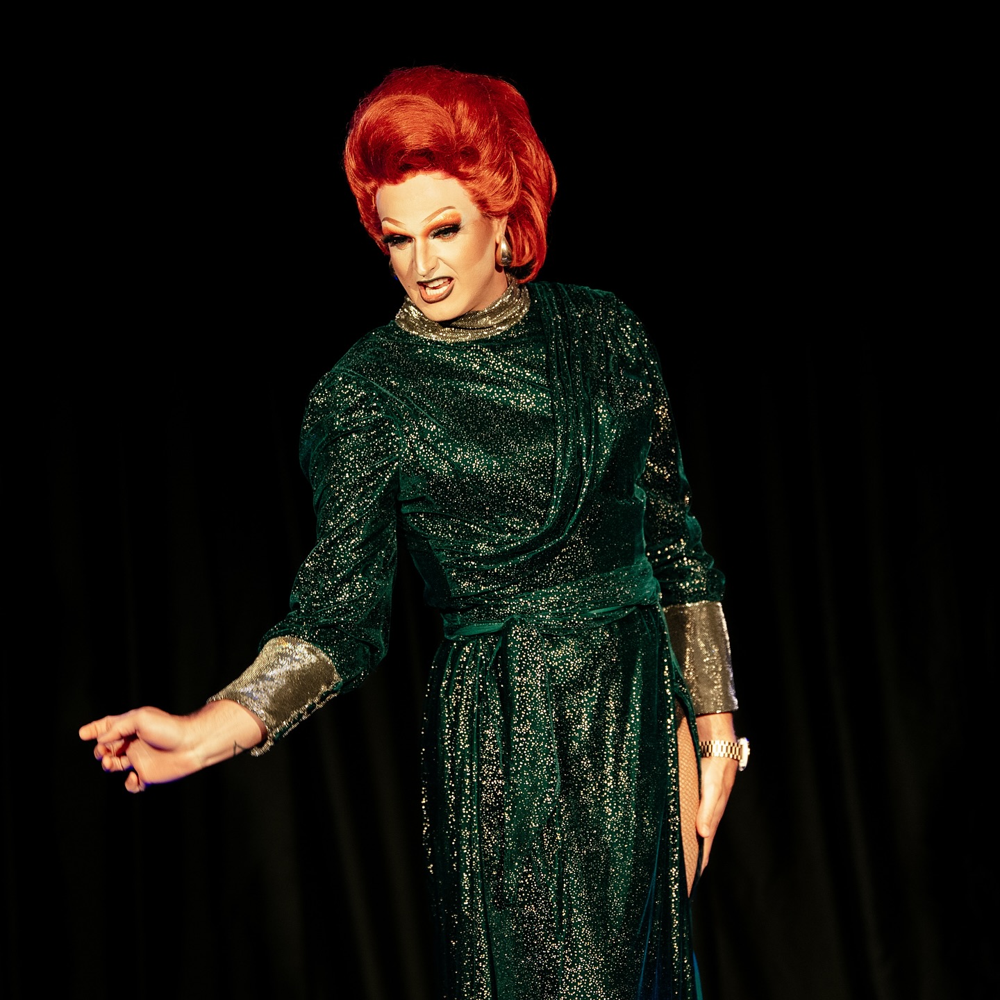 From Viennese satire to drag drama – Georg Kreissler would’ve had a fabulous time. 🎶💚
Who says dark humor can’t sparkle?
Pic by @steve_w_grams
Location @swisssciencecentertechnorama
#DragQueen #DragPerformance #QueerArt #LGBTQIA #DragShow #Camp #Satire #QueerCulture #StageLife #DragExcellence