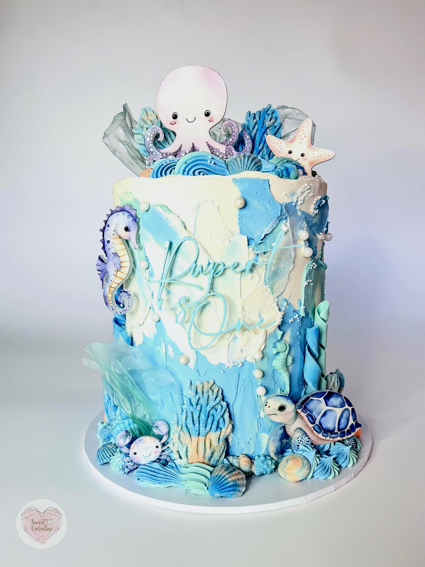 I’m still doing lots of amazing Celebration cakes, I’ve just not had chance to post much recently. Wedding season has taken over!
Loved creating this underwater theme for Rupert 🤍
Cake charms @burntisland_occasions
.
.
#celebrationcakes #underwatercake #cakestyle #cakeart #igcakes #buttercream #birthdaycake #leeds #westyorkshire #leedsbaker #homebaker #texturedbuttercream #tallcake #moderncake #uniquecakes #kidscakesideas #kidscakes #kidscake #bdaycake #leedsbakers #cutecake