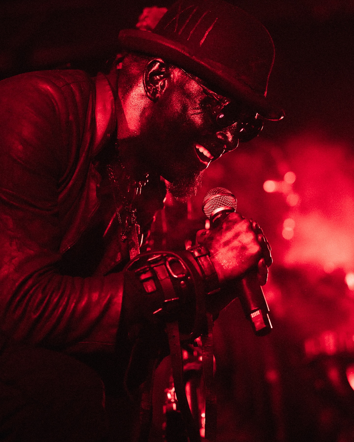 Was für eine unglaubliche Inszenierung von @shaarghot_official!
Cyberpunk Metal trifft Endzeit-Spektakel vom Feinsten 🏜️⛓️!
Shaârghot haben das Gravel Pit in neue Sphären katapultiert 🪐
#gravelpit #rock #festival #gravelpitfestival
📷 @angelinaimboden
@mitchproductions.ch