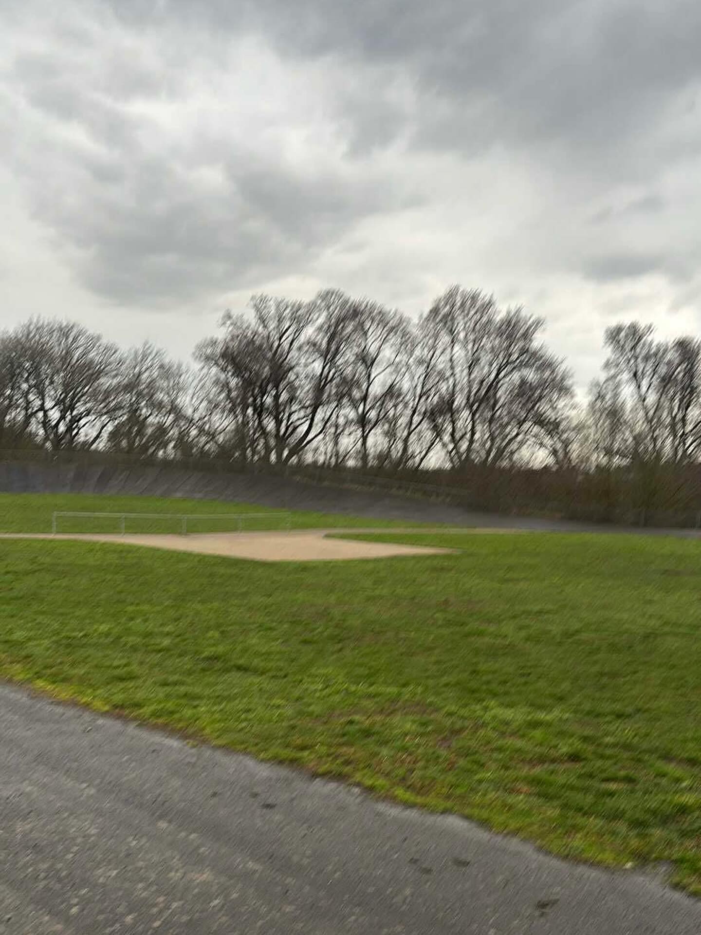 ⚠️ Dog Dash Weather Update ⚠️
We’re keeping a close eye on the conditions this morning. Rain isn’t our biggest concern, but the strong winds may make marquees and equipment unsafe.
A final decision will be made by 10:00 AM today. Please check back here and on your email for updates before heading to the event.
Thank you for your patience and understanding – the safety of our community (and our dogs!) comes first.
#KynetonDaffodilFestival #DogDash #Kyneton