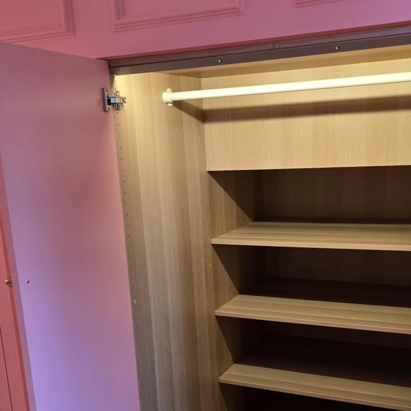 ✨ Custom IKEA PAX in action! ✨
I used a 580 mm double base to perfectly fill the tricky attic space. Every millimeter counts when designing bespoke solutions – and with a tailored approach, even awkward corners can turn into smart storage.
This build combines the practicality of IKEA PAX with a fully custom finish, making it unique, solid, and seamlessly integrated into the room.
.
.
.
.
.
#IKEAPAX #vustomikeapax #bespokejoinery #dressingroomgoals #ikeadressingroom #ikeahack #paxhack #pink