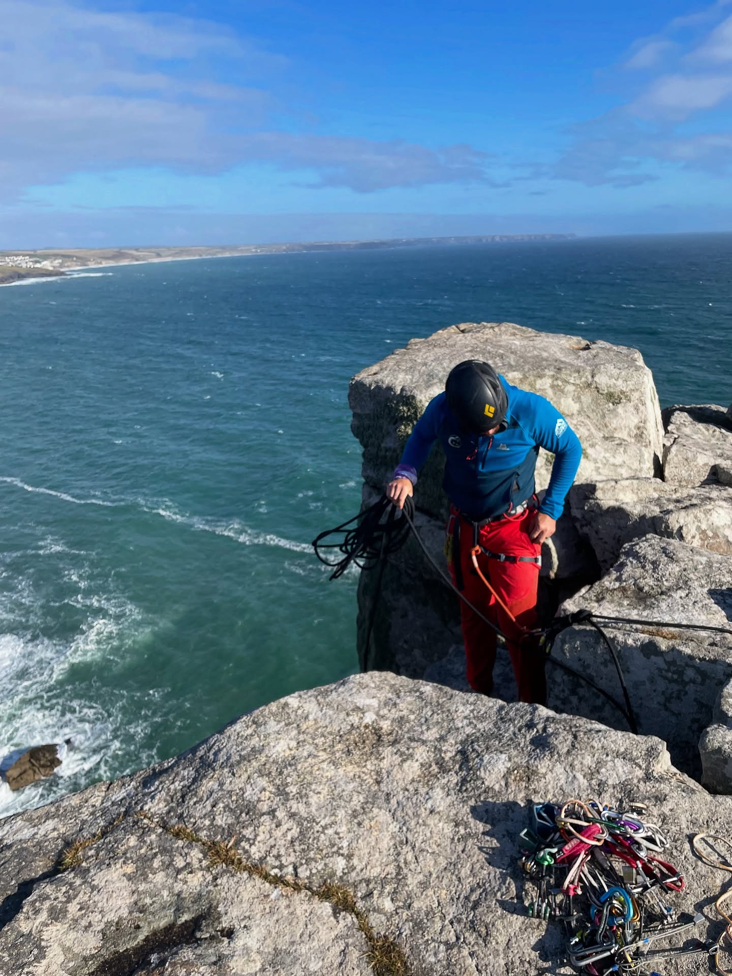 A morning visit to the Tide climbing centre as the heavens opened meant a relatively delayed start to this day, but getting out and spending hours progressively learning to abseil before having a crack at Williams Chimney was an ace time with a brilliant lilac sunset #climbing #climbers #climb #rockclimb #climbinglife #sunset #cornwall #thingstodoincornwall #mountains #lifestyle #adventure #explore #climbuk #adventureuk
