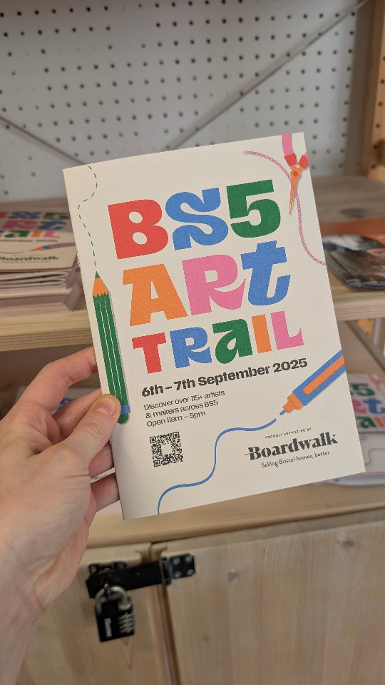 Here are the faces of @clayshedbristol that you will find at this year's @bs5arttrail. Here they were in the final stages of setting up for you wonderful people.
Come on down between 11-5pm today and tomorrow for all your pottery needs, see the diverse world of ceramics and grab yourself a new pretty piece.
#potterylife #pottery #potterylove #pots