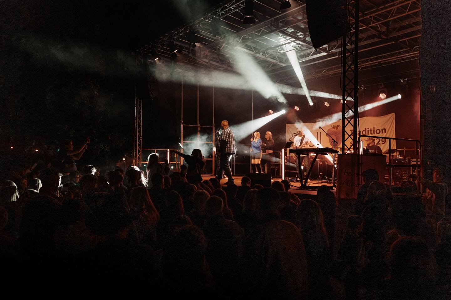 Vollbetreuung des Miltitzer Parkfest 2025
-
-
Interesse geweckt ❓
Kontaktieren sie uns um ihr Event zu
perfektionieren.
-
🌐www.tsp-gera.de
📧info@tsp-gera.de
-
-
Fotos von @felixoehler_fotografie ❤️
#veranstaltung #veranstaltungstechnik #event