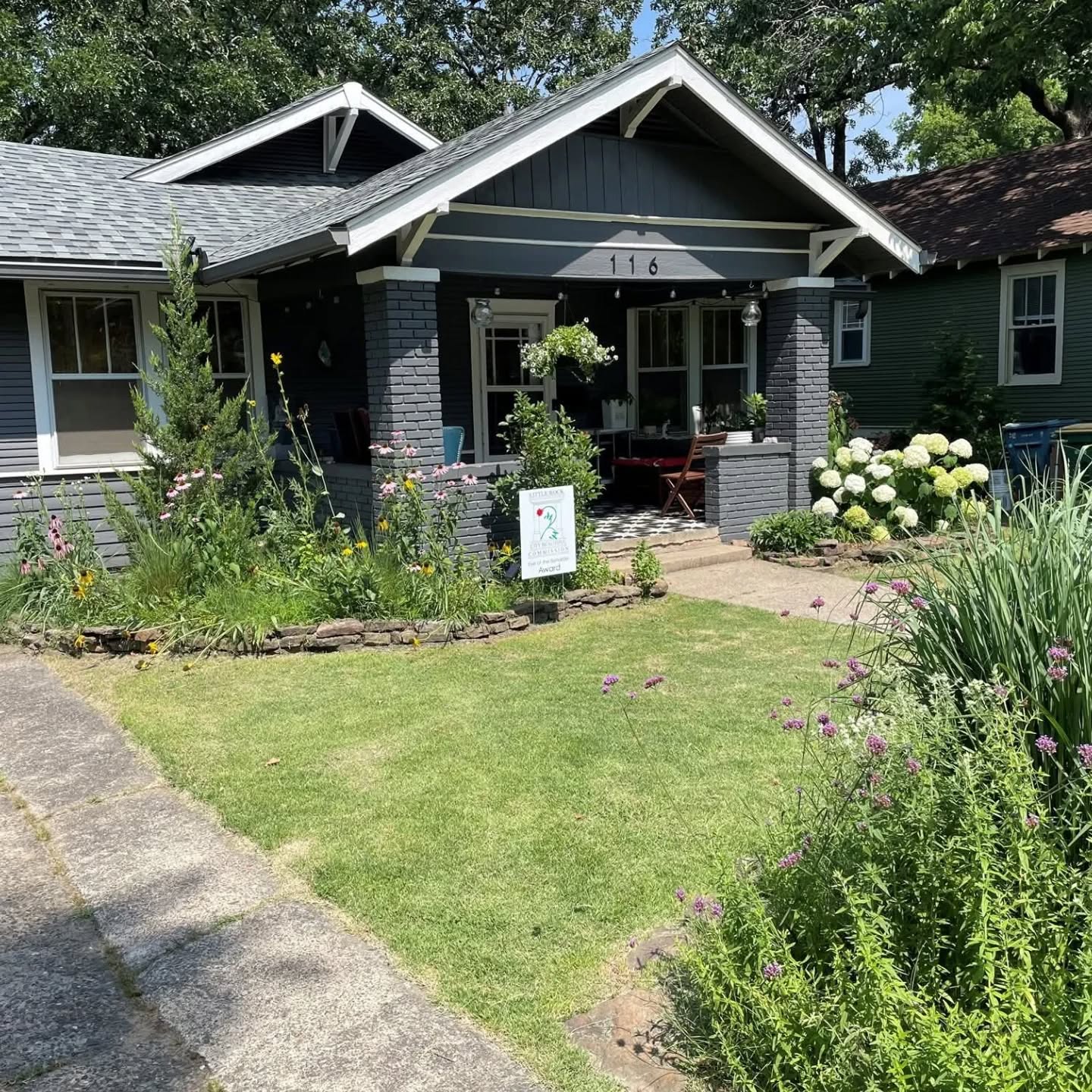 Two of our neighbors were recently recognized by the Little Rock City Beautiful Commission for their outstanding residential landscapes.
Congratulations to the "Eye of the Beholder" award recipients at 116 Brown and 500 Booker! Thank you for making our neighborhood (and city) more beautiful!