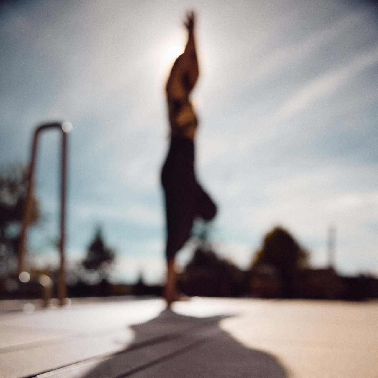 ✨ Selfcare Sunday – dein Kurz-Retreat für mehr Selbstliebe ✨
Sonntag ist dein Tag 🌸
Nur eine Stunde, die alles verändern kann:
Altes loslassen, dich mit dir selbst verbinden, neue Energie tanken.
Was dich erwartet:
🌿 Einstimmen & Ankommen – gereinigt und voller Klarheit
🫶 Selbstliebe-Meditation – 10 Minuten nur für dich
🧘♀️ Sanfter Yoga-Flow – Herz öffnen & Weite spüren
📝 Journaling – 3 kraftvolle Fragen, die dich tief bewegen
Alles, was du brauchst, in einem wunderschönen Konzept zusammengefasst – inklusive QR-Code für deine Öle.
Das Konzept selbst kostet nur 30 €
💌 Gönn dir deine Auszeit, weil DU es wert bist.
📲 So funktioniert’s:
Schreib mir eine DM und du bekommst den Link zu den Downloads. Du bekommst das Konzept als PDF und eine Audio mit der Meditation.
Optional kannst du auch direkt deine Öle bestellen – völlig freiwillig.
✨ Affirmation für heute:
„Ich schenke mir selbst Liebe, Zeit und Heilung.“
#SelfcareSunday #SelfcareRitual #Selbstliebe #YogaAtHome #Achtsamkeit #UnboundHealth #Herzenszeit #Mindfulness #Selbstfürsorge #Journaling #ÄtherischeÖle #SonntagRitual #Mindset #Coaching #Unbound #Yoga #Retreats
Foto: Alexander Kaiser, Hotel Guglwald