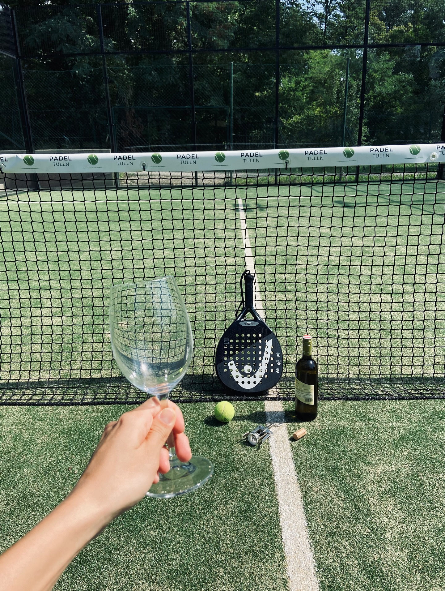 Padel & Wine am 13.09.2025 🎾🍷🍇🤩
Es ist wieder so weit! Unser legendäres Juxturnier mit toller Begleitung von Weinen aus der Region findet am Samstag, den 13.09. ab 12 Uhr statt.
🐌 Foodtruck @iroki_ingesrollingkitchen
🐌 Event für Spieler & Besucher
🐌 Eintritt für Besucher frei
🐌 Startgeld Turnier € 25,-
🐌 Goodiebags für alle Teilnehmer
🐌 Turnieranmeldungen als Doppel an info@padeltulln.at
📍Padel Tulln, Donaulände 76 in 3430 Tulln, direkt neben dem Aubad
Wir freuen uns riesig auf euch! 😍
#padeltulln #padelturnier #juxturnier #tullnerleben #padelwien #padelandwine #weinausösterreich