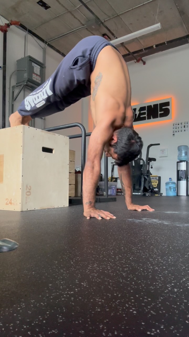 Lifes more fun with skin in the game!
If you're wondering where Ludens strength classes could get you?
I'm currently working on a one arm chin up, a handstand push up and 1.5 times my body weight in back squat.
Realistic Goal setting is super important.
#ottawafitness #ludensfitnessstudio #waterridgevillageatrockcliffe #playfullfitness #ottawamovement #ludens #ottawafitnesscommunity #ottawagymnastics #ottawacrossfit #fitluden